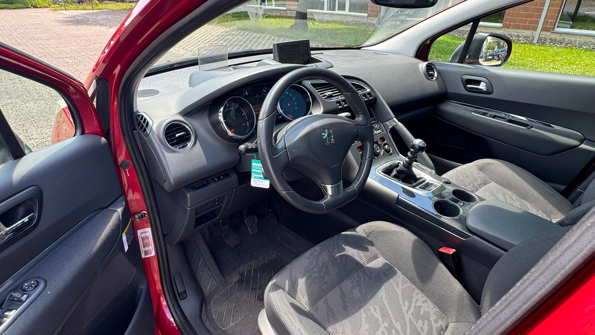 PEUGEOT 3008 2.0 HDI Allure-image-5