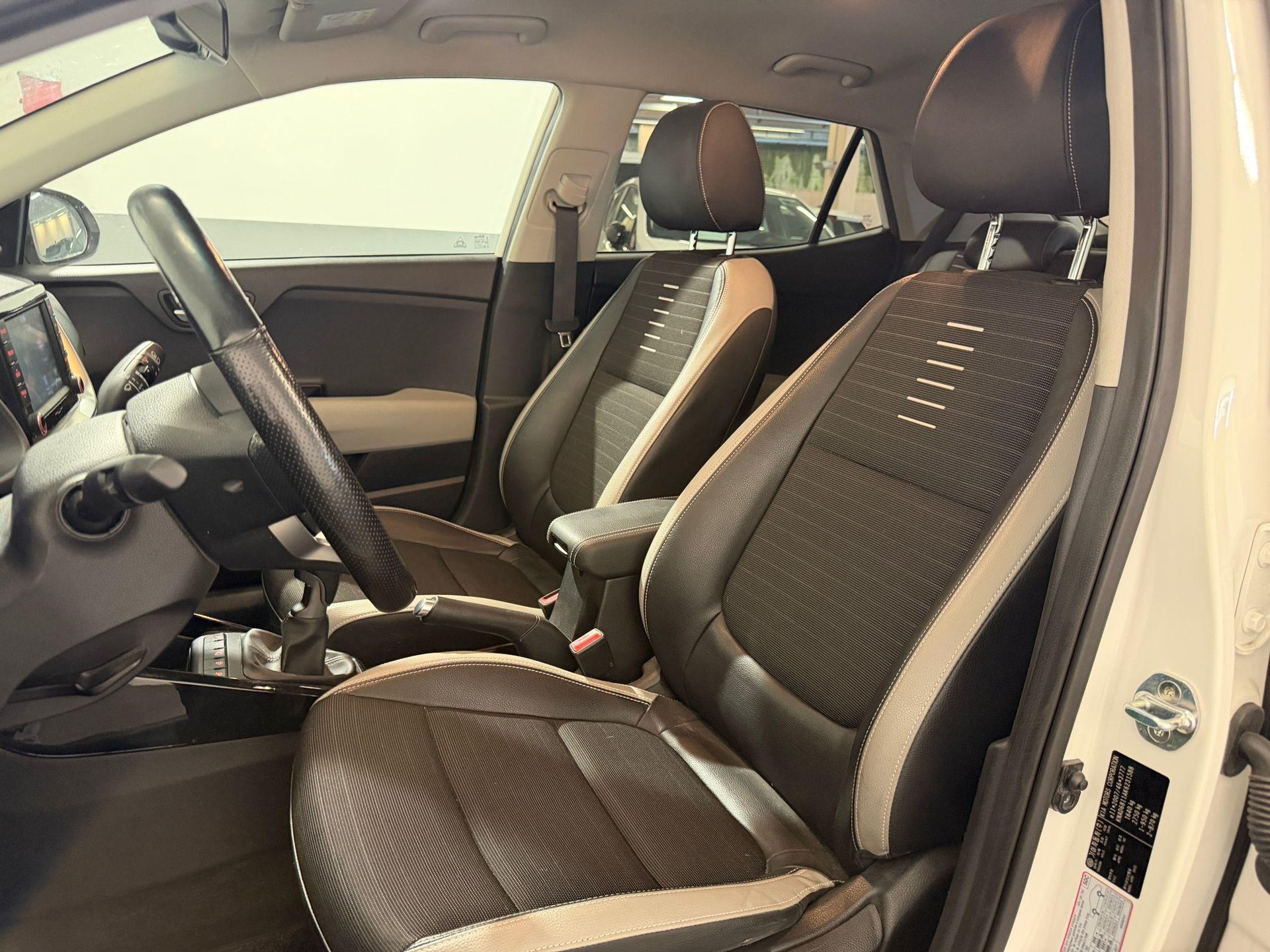 KIA Stonic 1.0 T-GDi-image-1