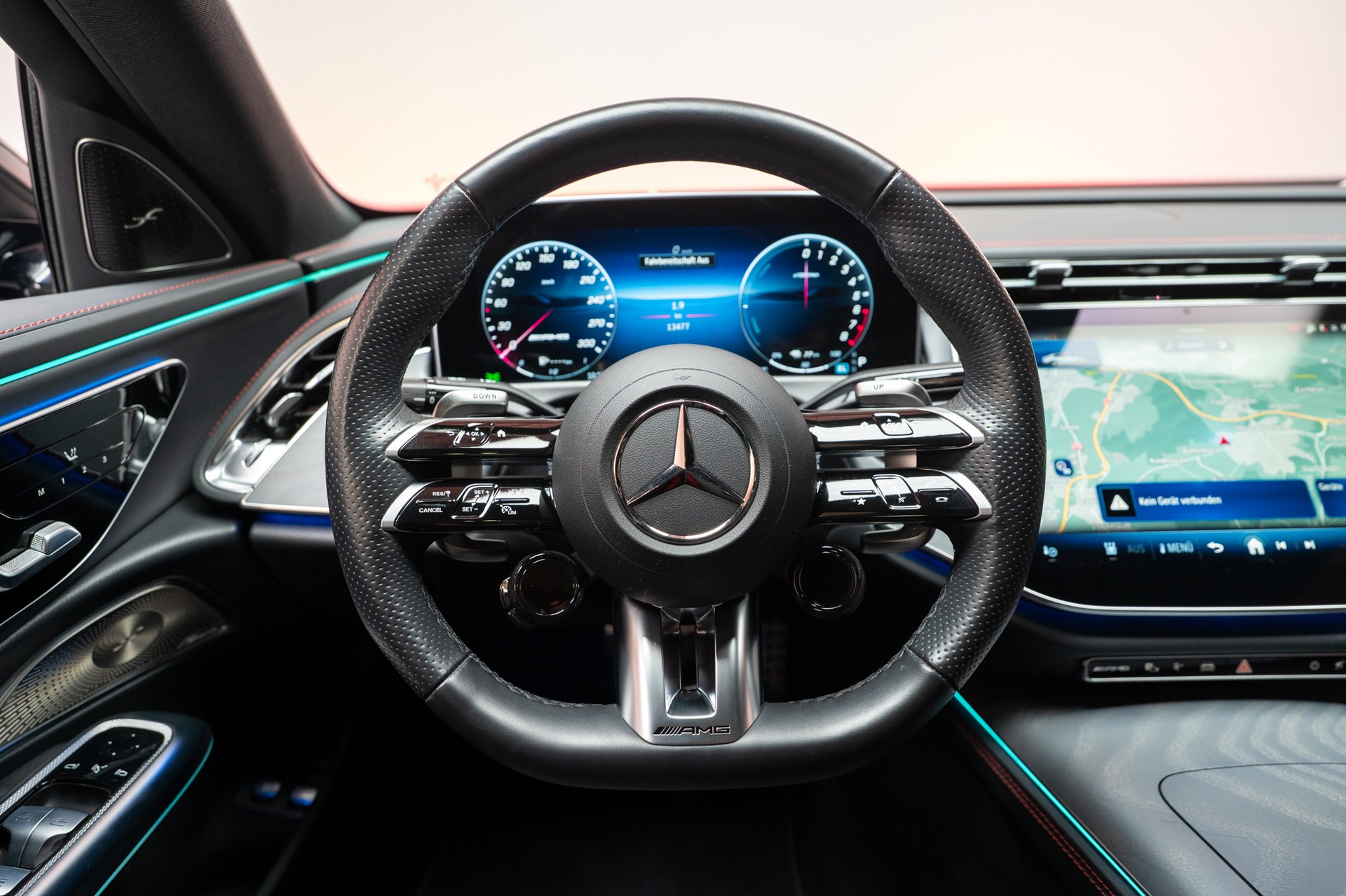 MERCEDES-BENZ E 53 Hybrid AMG 4matic+ / Beleuchteter Kühlergrill / Panorama / Burmester-image-22