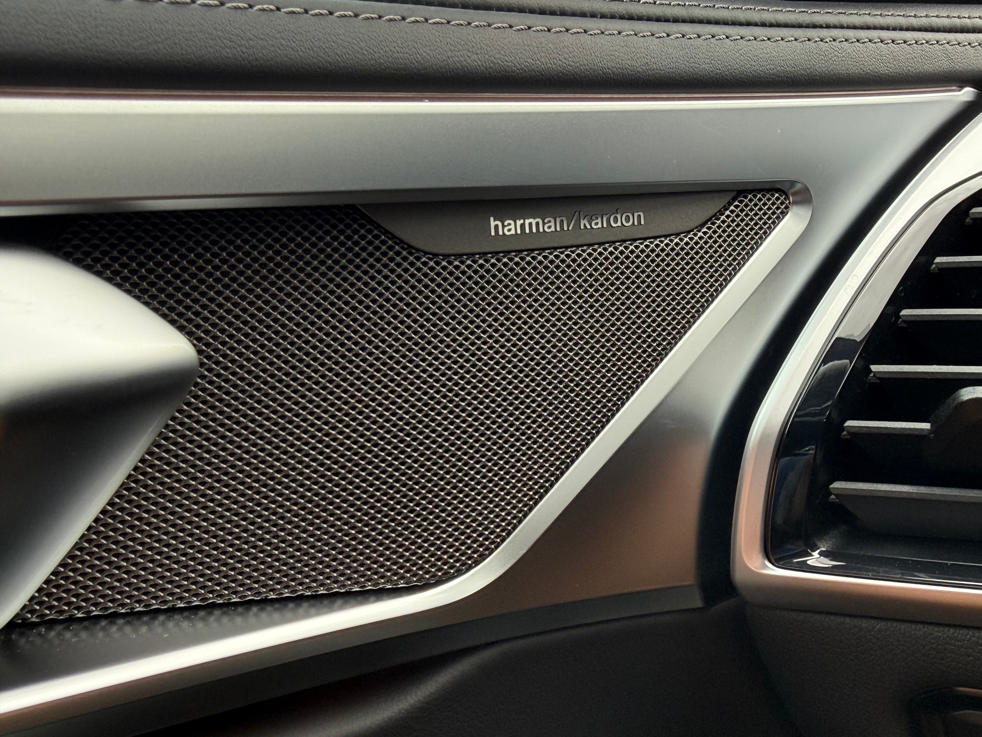 BMW M850i xDrive Steptronic-image-10