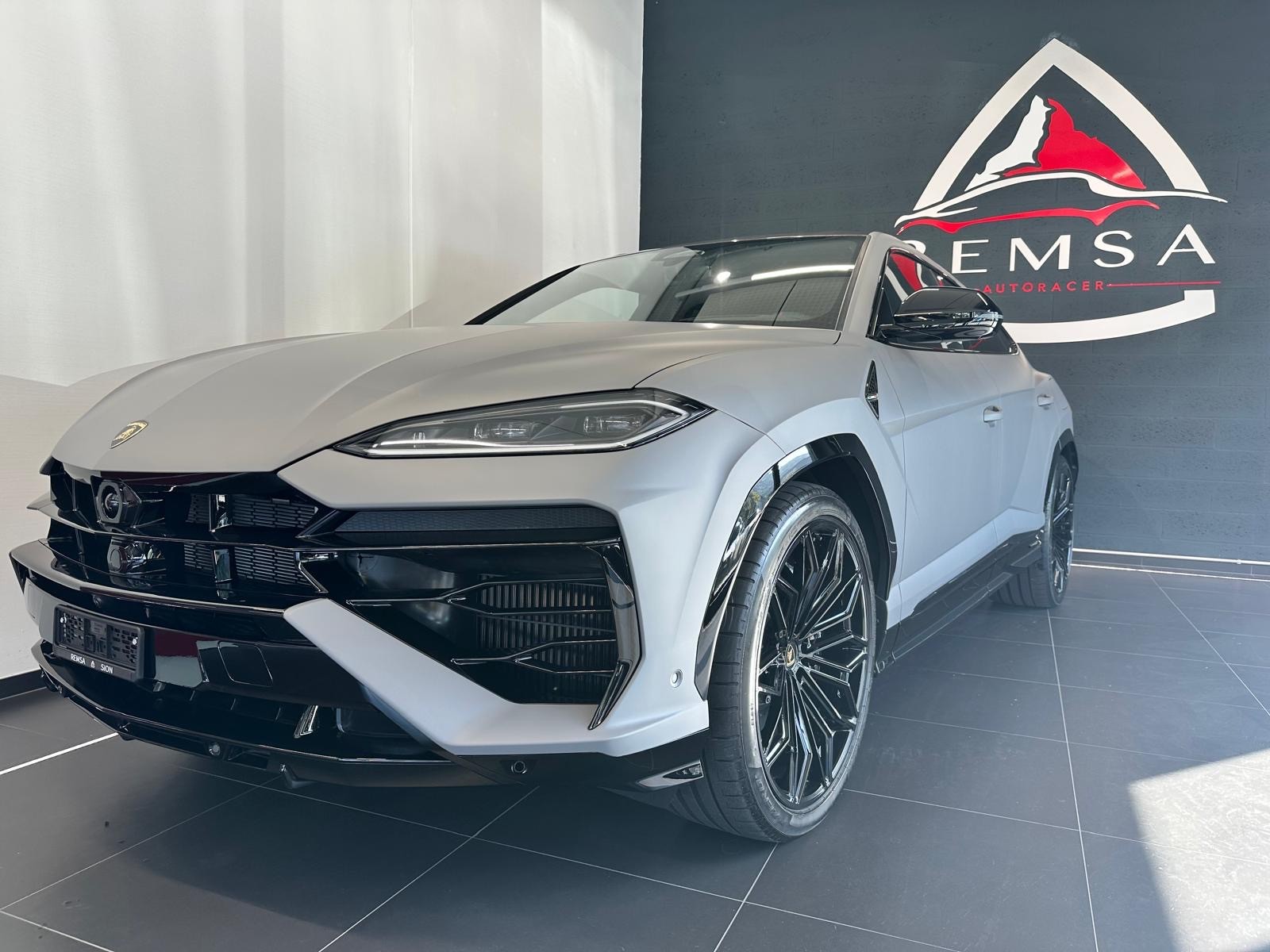 LAMBORGHINI Urus SE-image-0