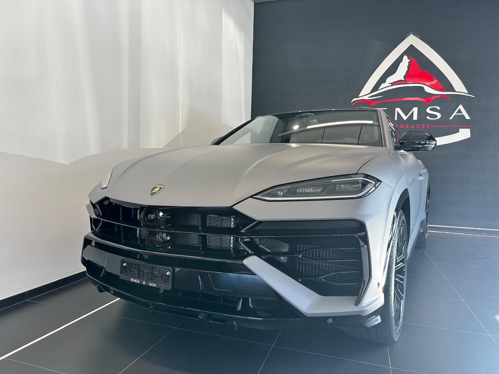 LAMBORGHINI Urus SE-image-2
