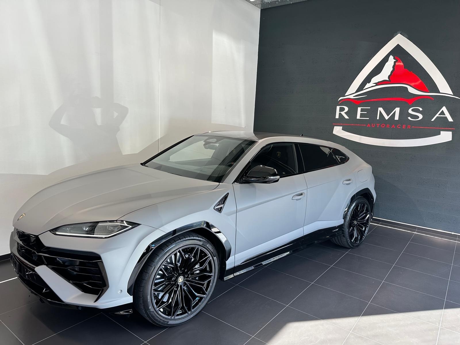 LAMBORGHINI Urus SE-image-5