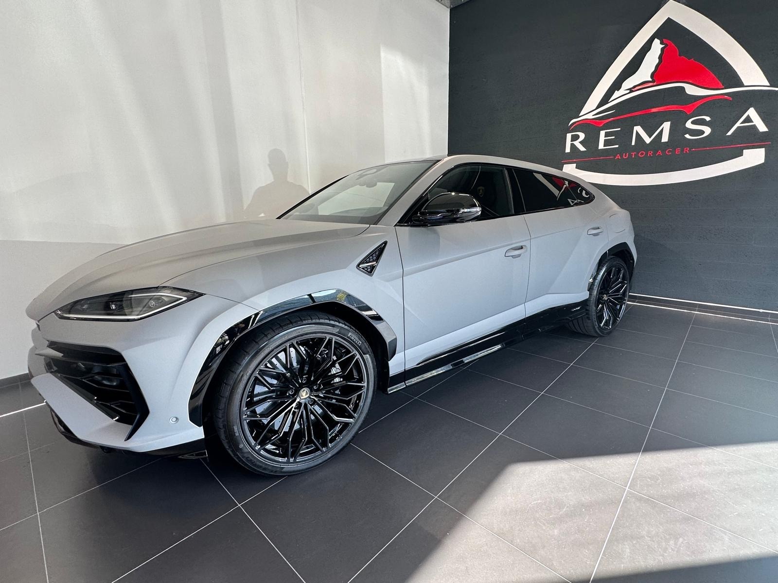 LAMBORGHINI Urus SE-image-3