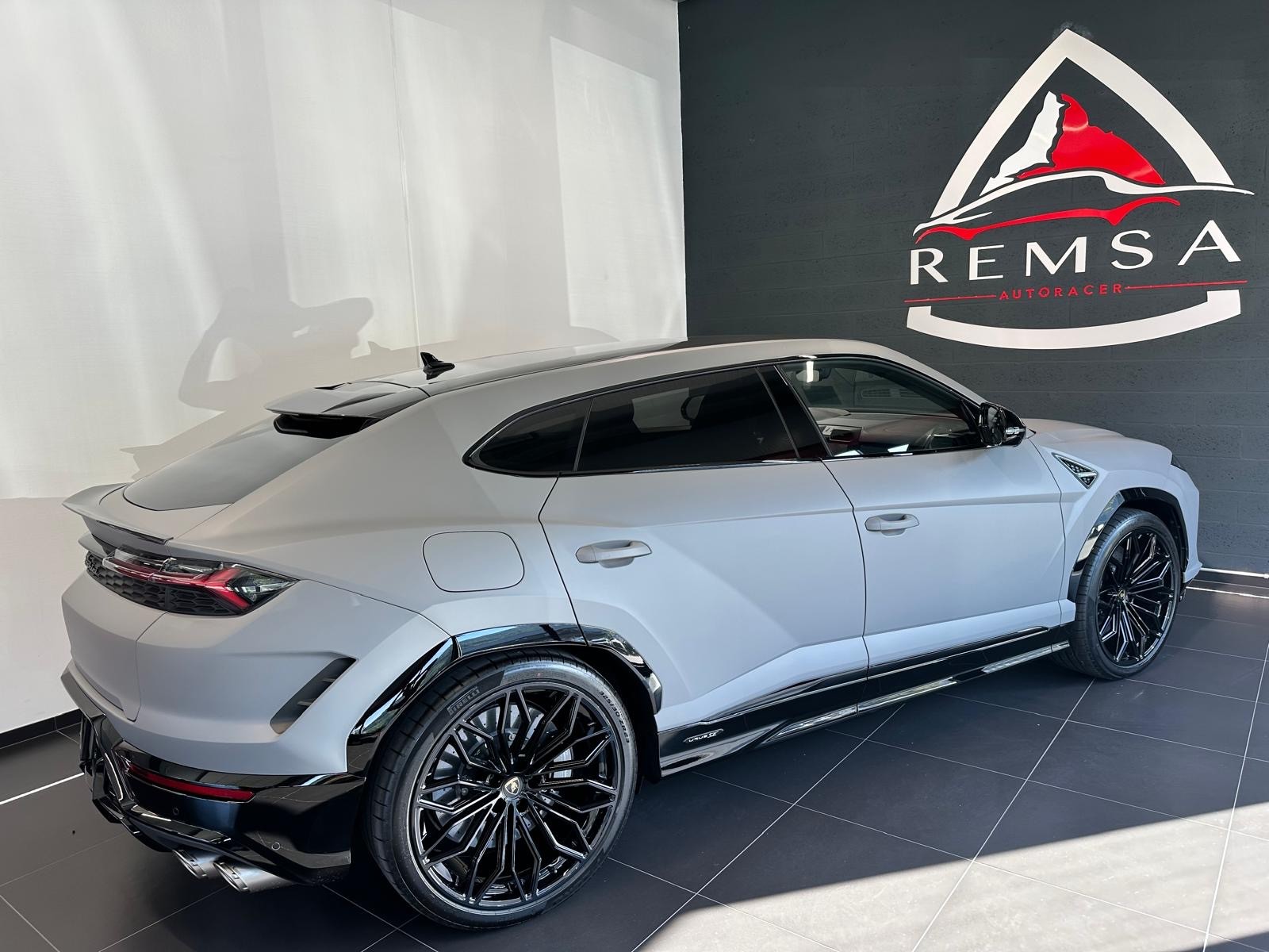 LAMBORGHINI Urus SE-image-9