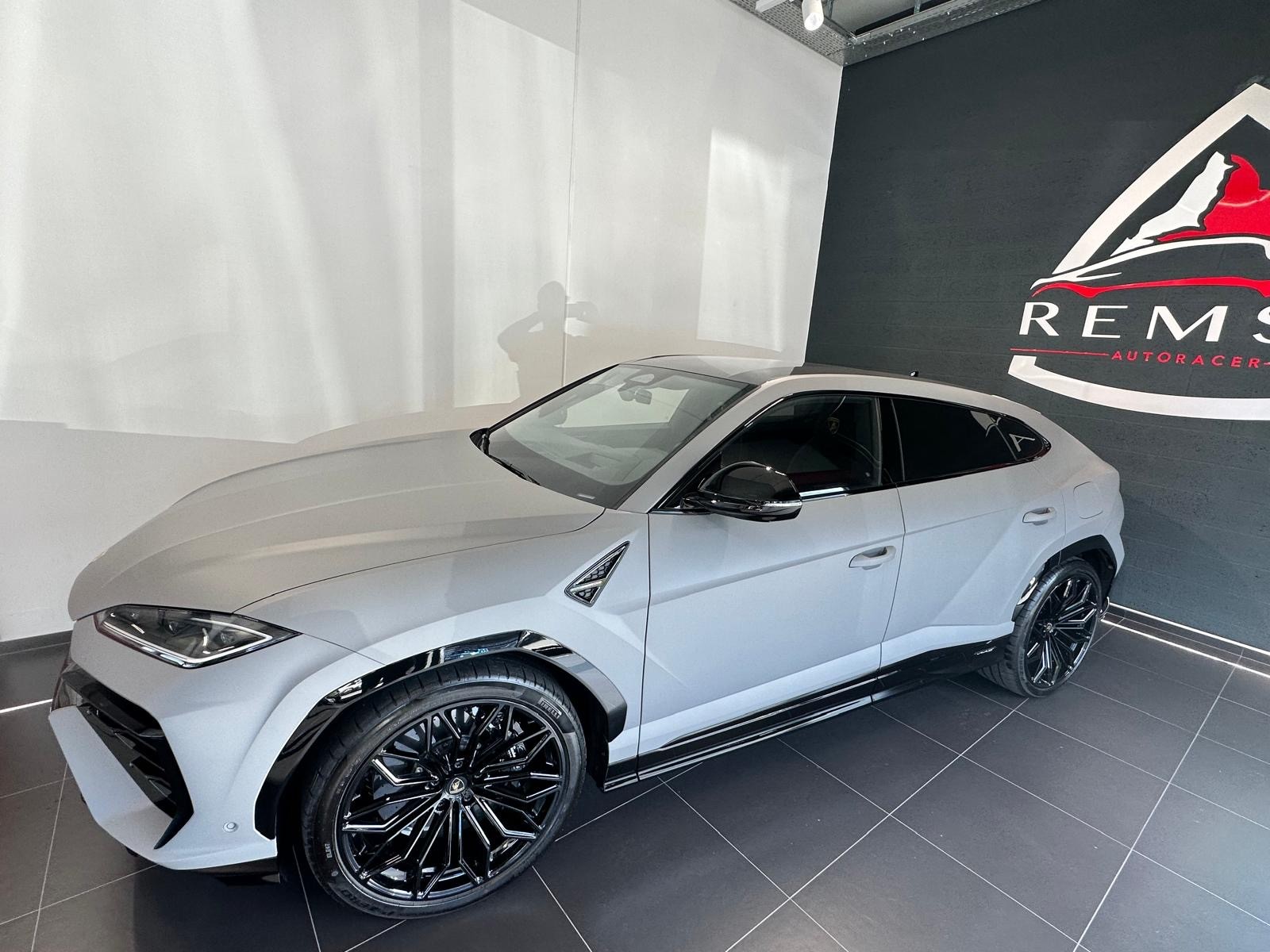 LAMBORGHINI Urus SE-image-4