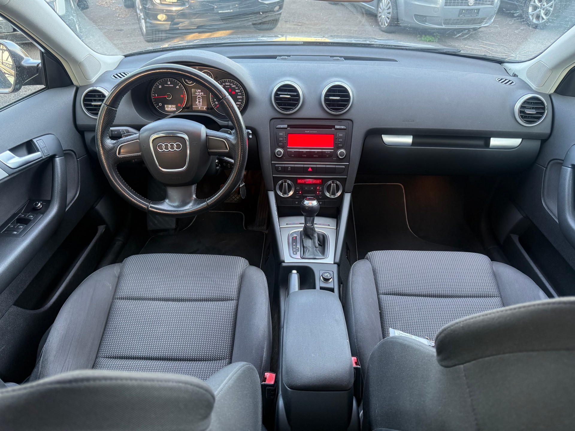AUDI A3 Sportback 2.0 TDI Ambiente S-tronic-image-1
