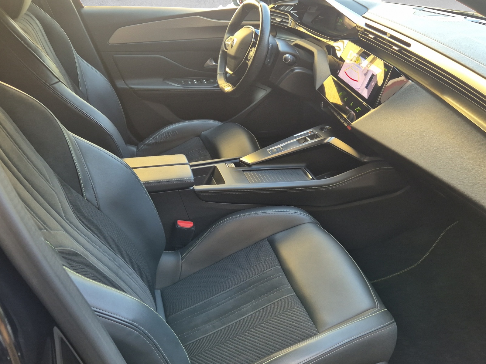 PEUGEOT 308 1.2 PureTech GT-image-13