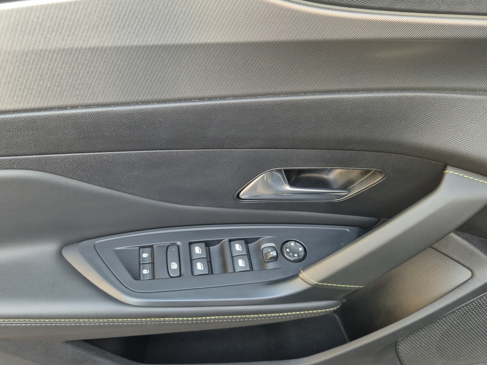 PEUGEOT 308 1.2 PureTech GT-image-10
