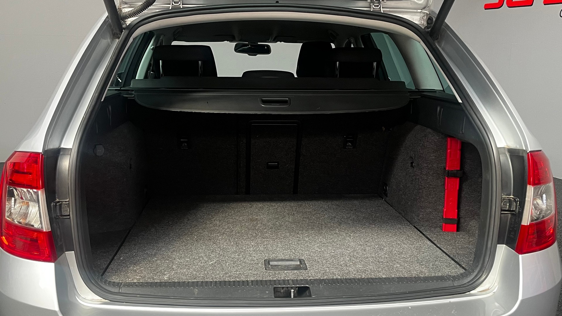 SKODA Octavia Combi 2.0 TDI Style DSG-image-11
