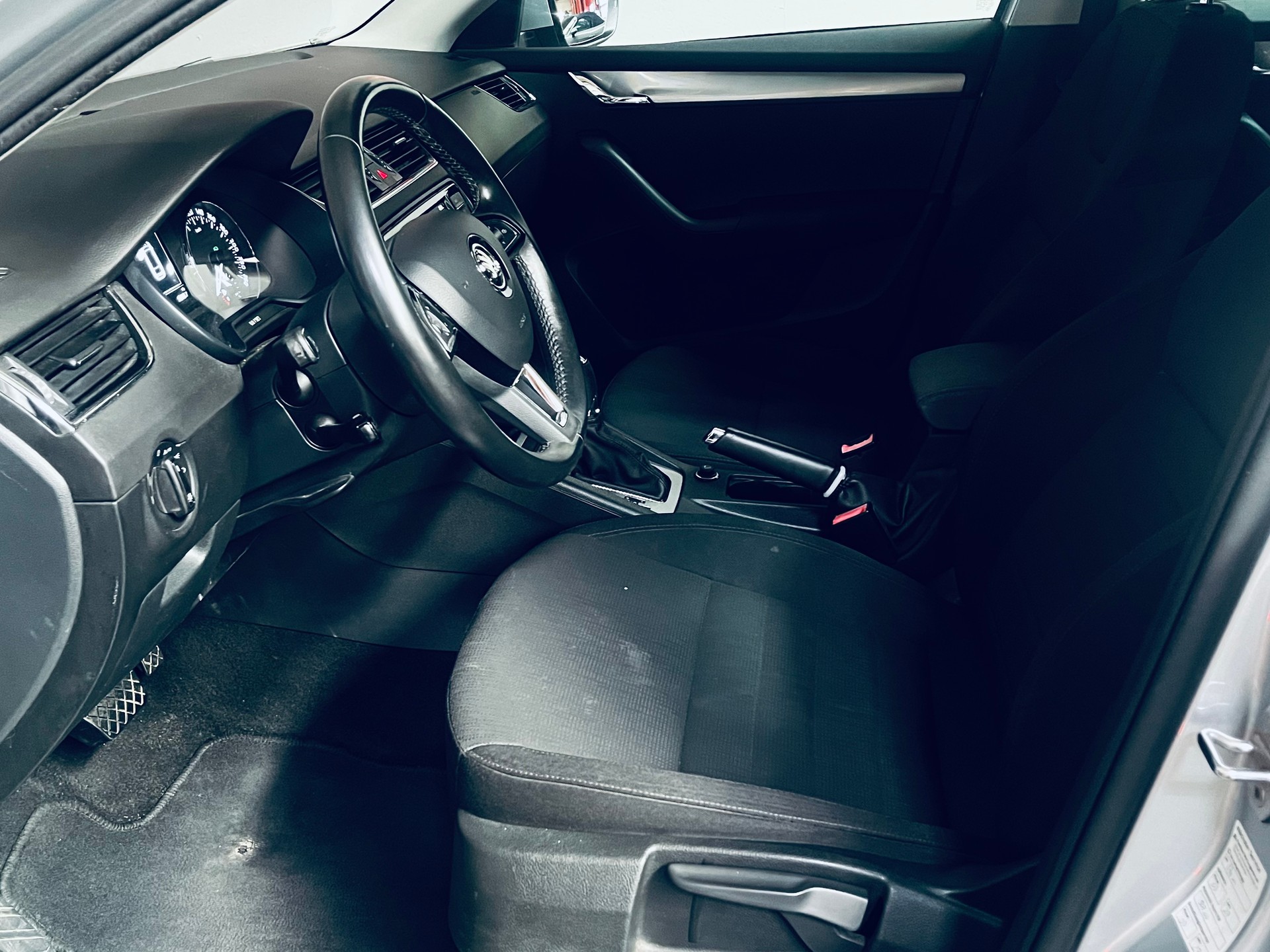 SKODA Octavia Combi 2.0 TDI Style DSG-image-13