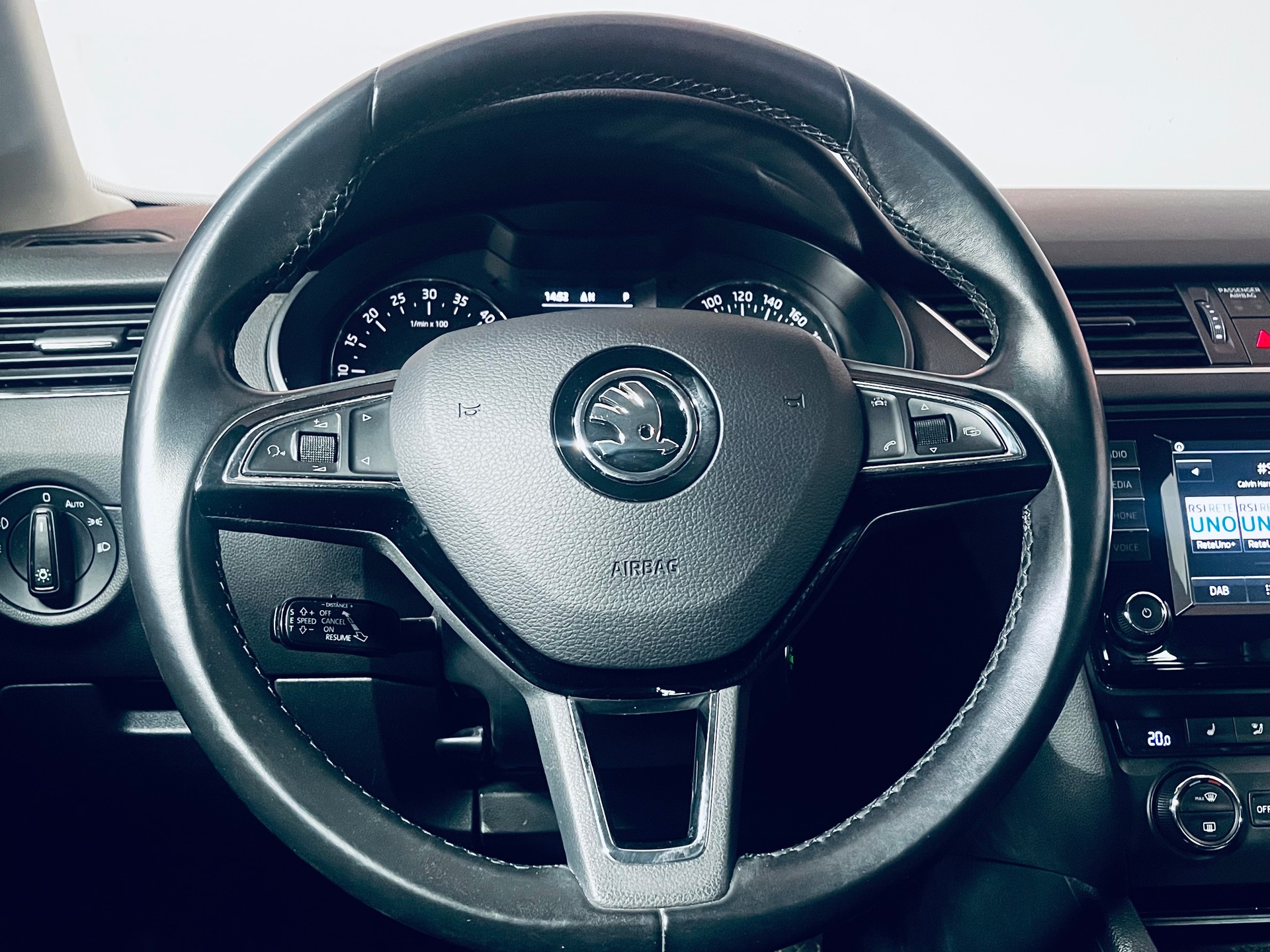 SKODA Octavia Combi 2.0 TDI Style DSG-image-19