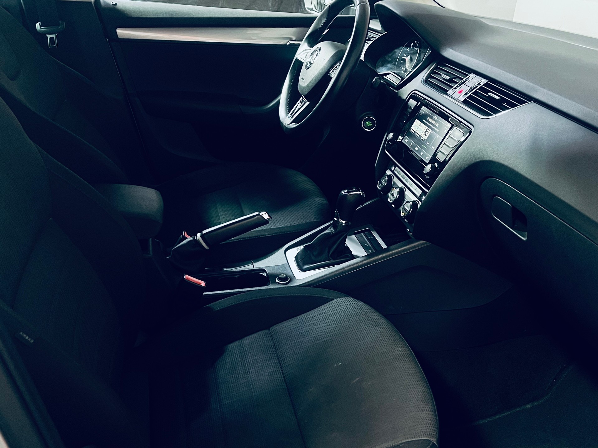 SKODA Octavia Combi 2.0 TDI Style DSG-image-15