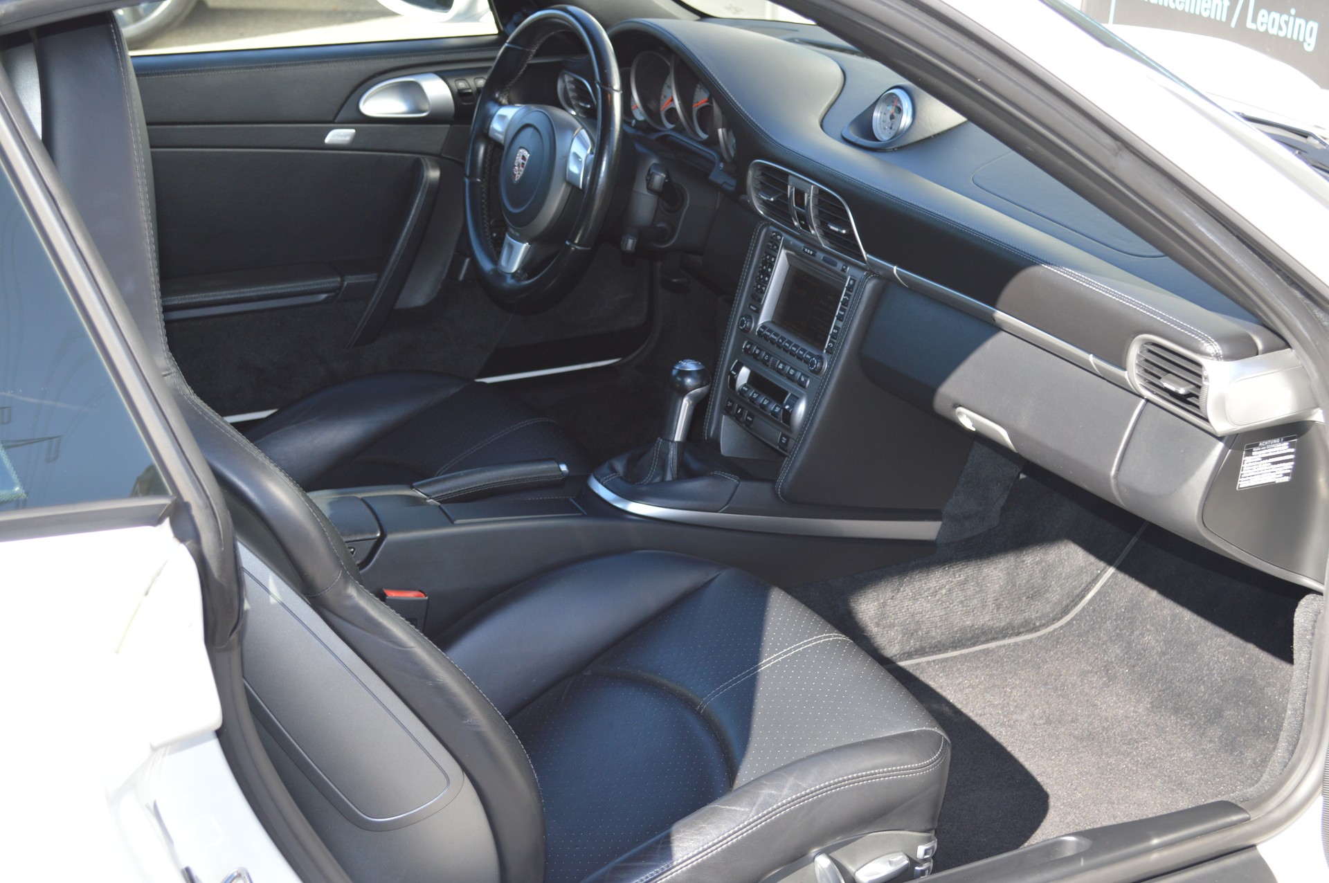 PORSCHE 911 Carrera 4S-image-21