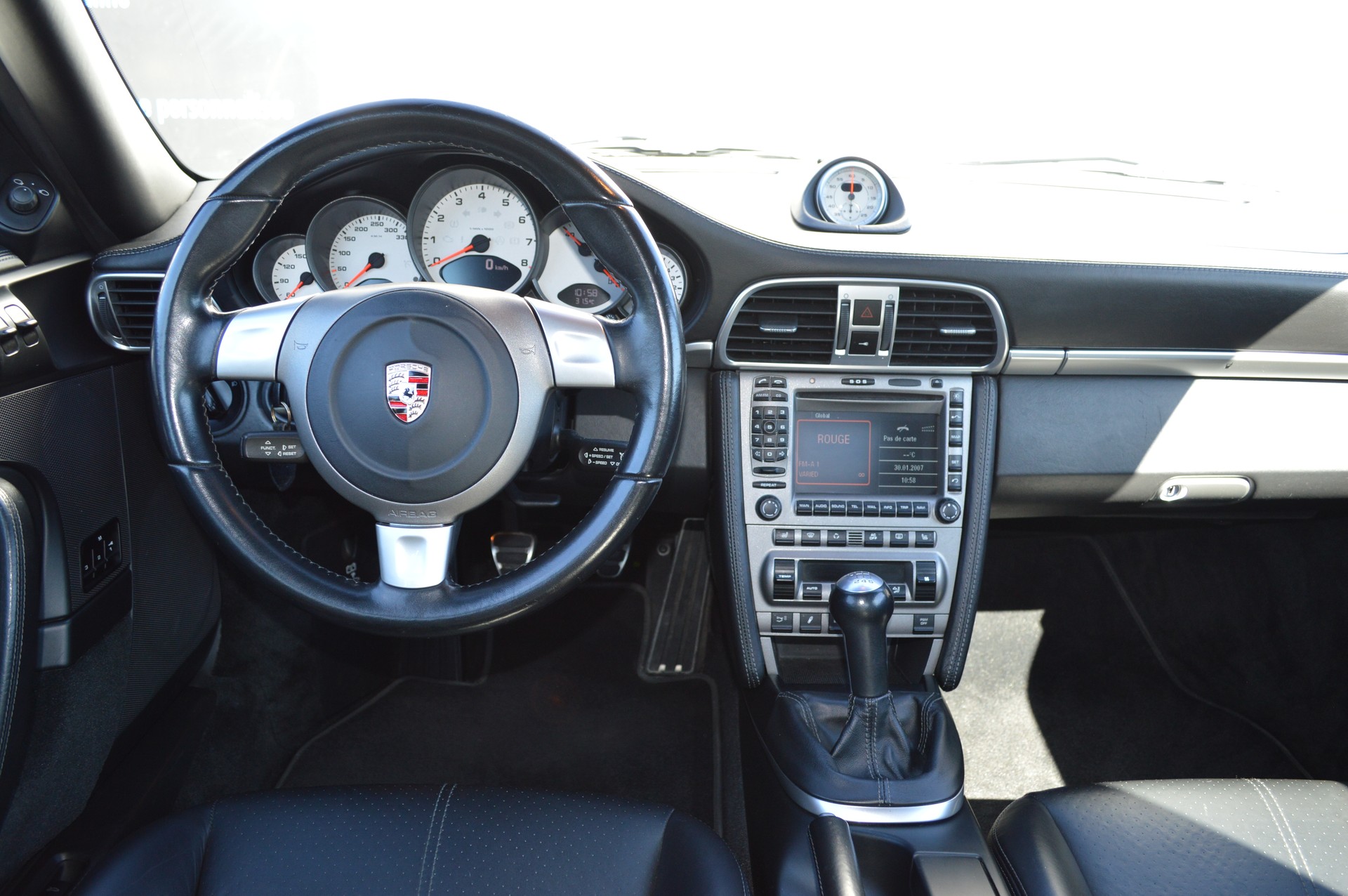 PORSCHE 911 Carrera 4S-image-16