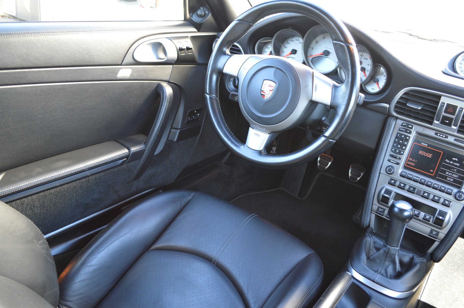 PORSCHE 911 Carrera 4S-image-17