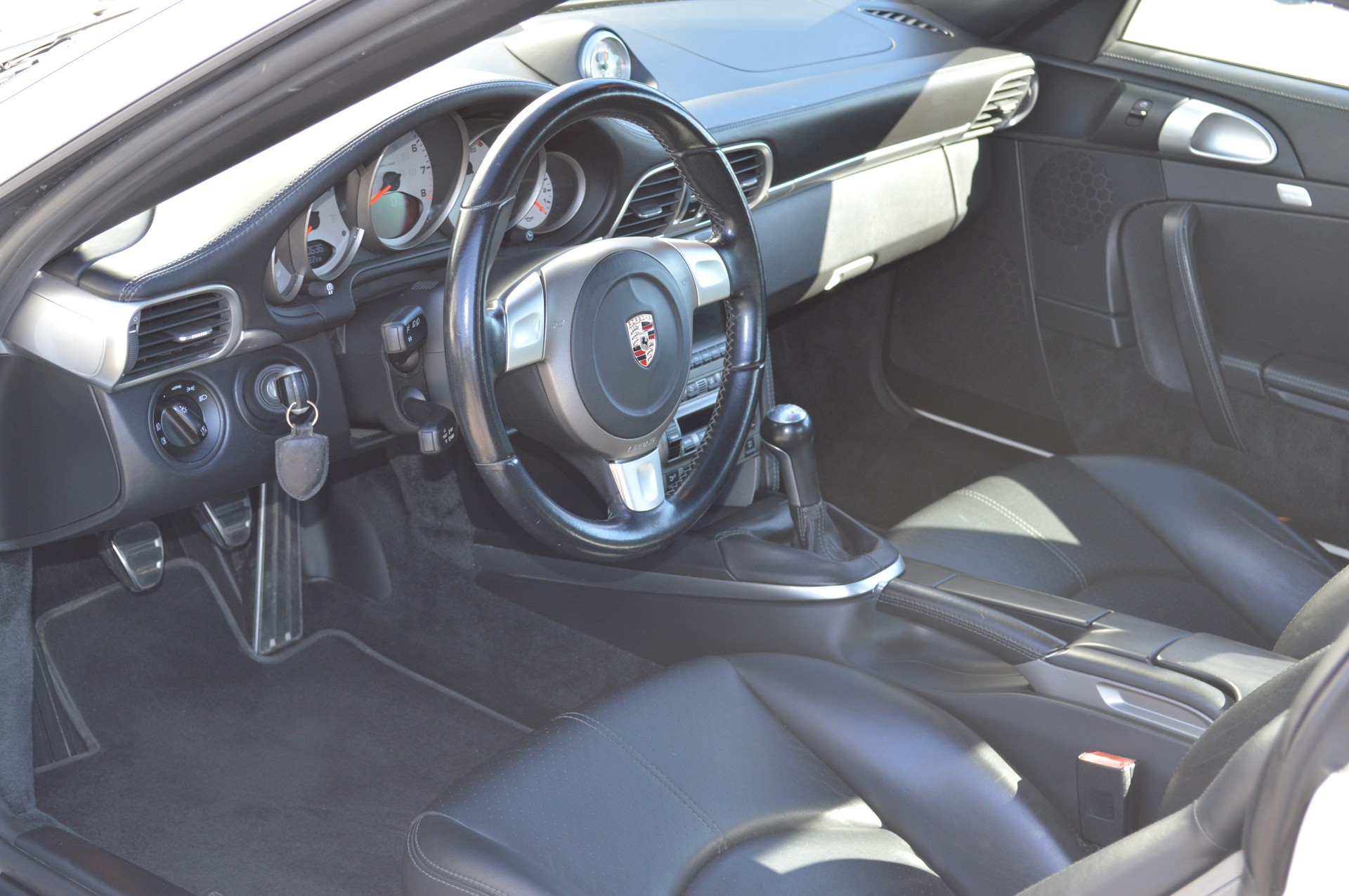 PORSCHE 911 Carrera 4S-image-13