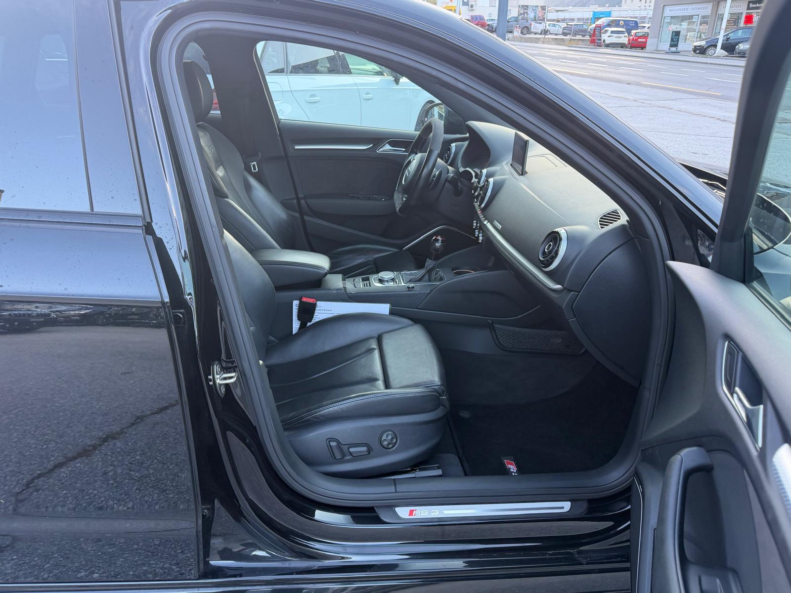 AUDI RS3 2.5 TSI quattro S-tronic-image-17