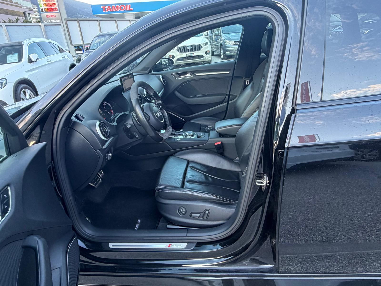 AUDI RS3 2.5 TSI quattro S-tronic-image-10
