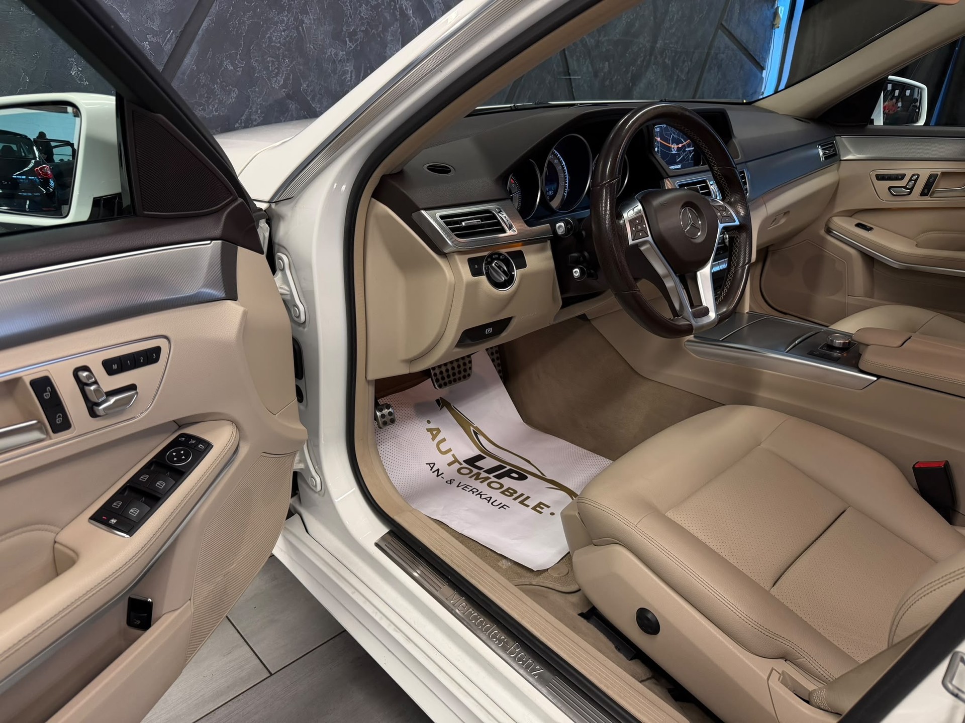 MERCEDES-BENZ E 250 CDI Avantgarde 4Matic 7G-Tronic-image-13