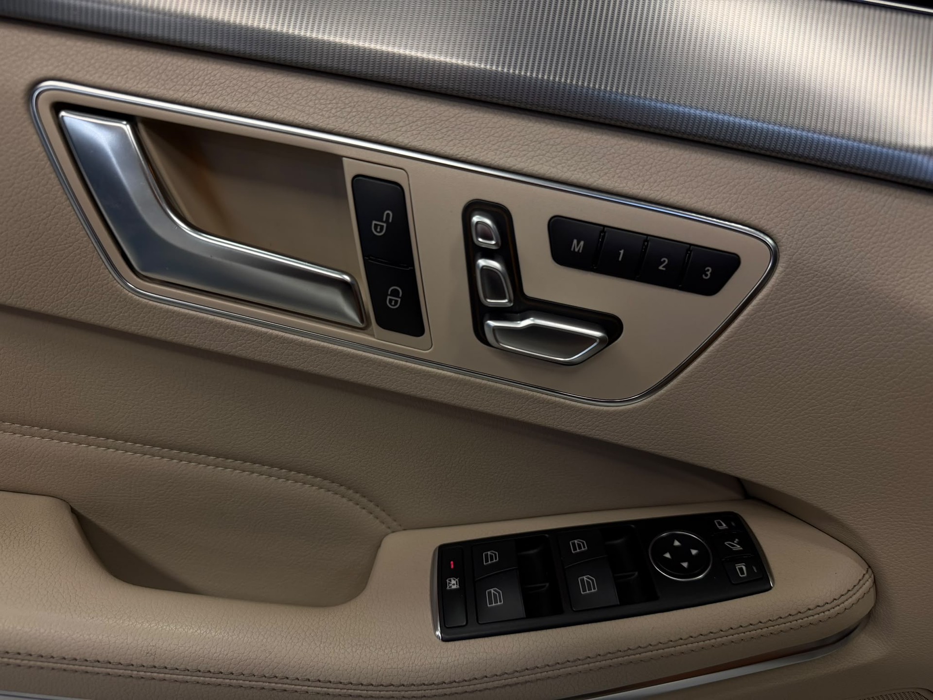 MERCEDES-BENZ E 250 CDI Avantgarde 4Matic 7G-Tronic-image-14