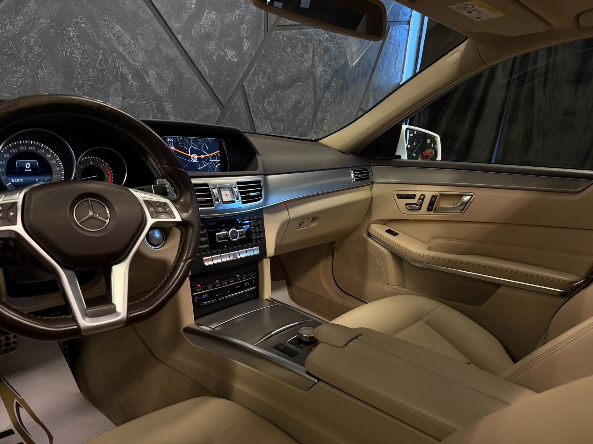 MERCEDES-BENZ E 250 CDI Avantgarde 4Matic 7G-Tronic-image-9