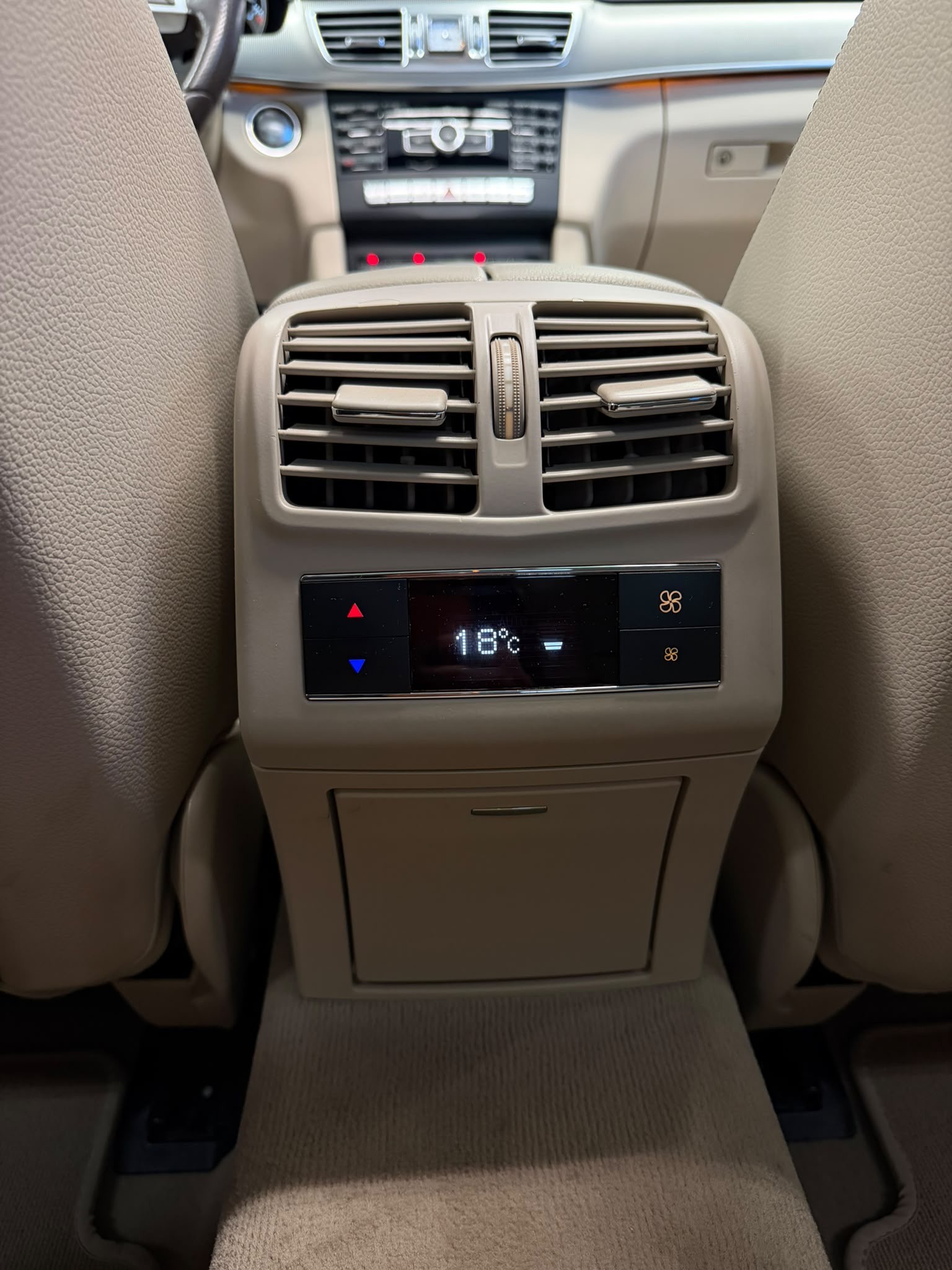 MERCEDES-BENZ E 250 CDI Avantgarde 4Matic 7G-Tronic-image-15