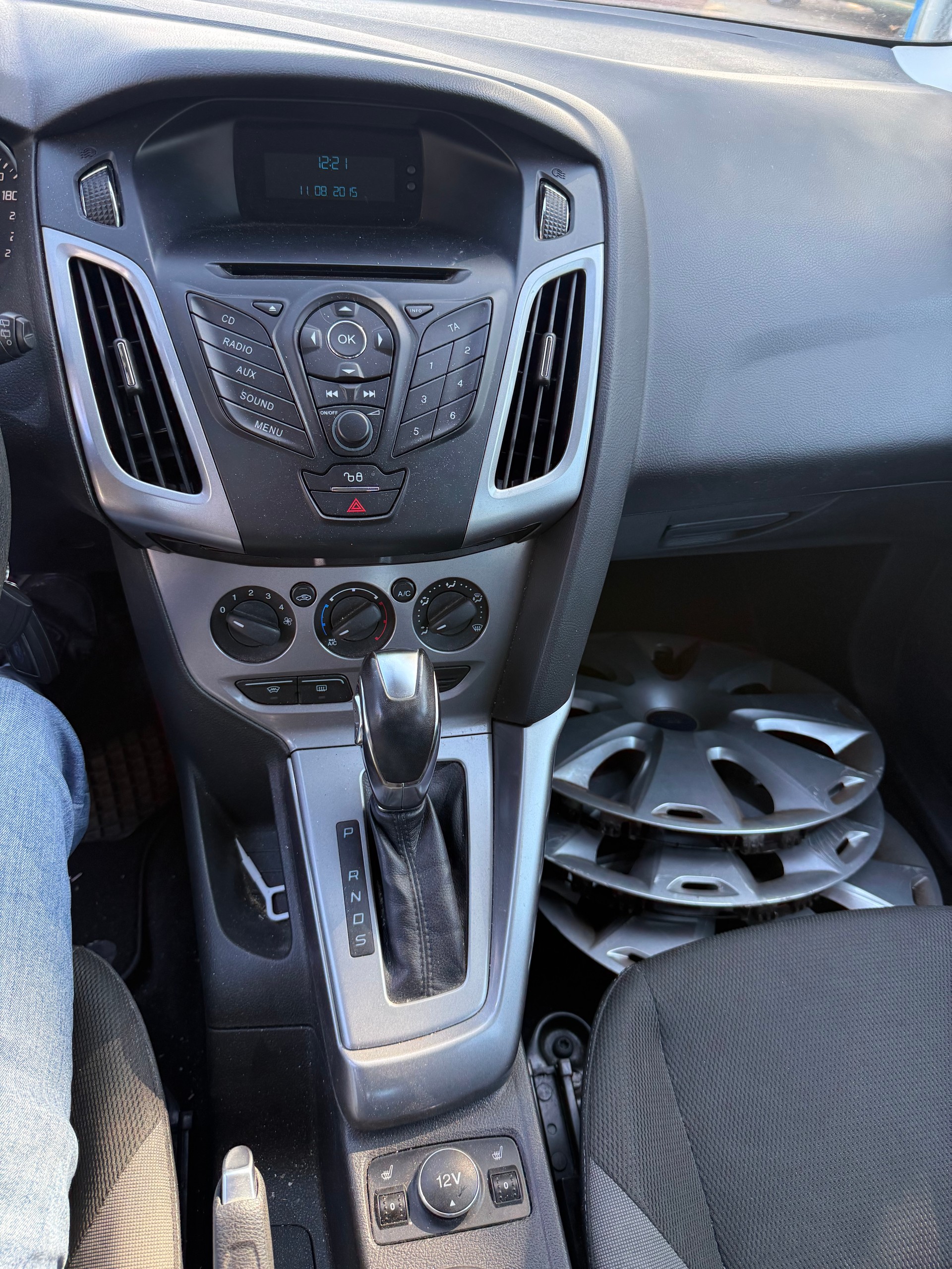 FORD Focus 1.6i VCT Trend PowerShift-image-12