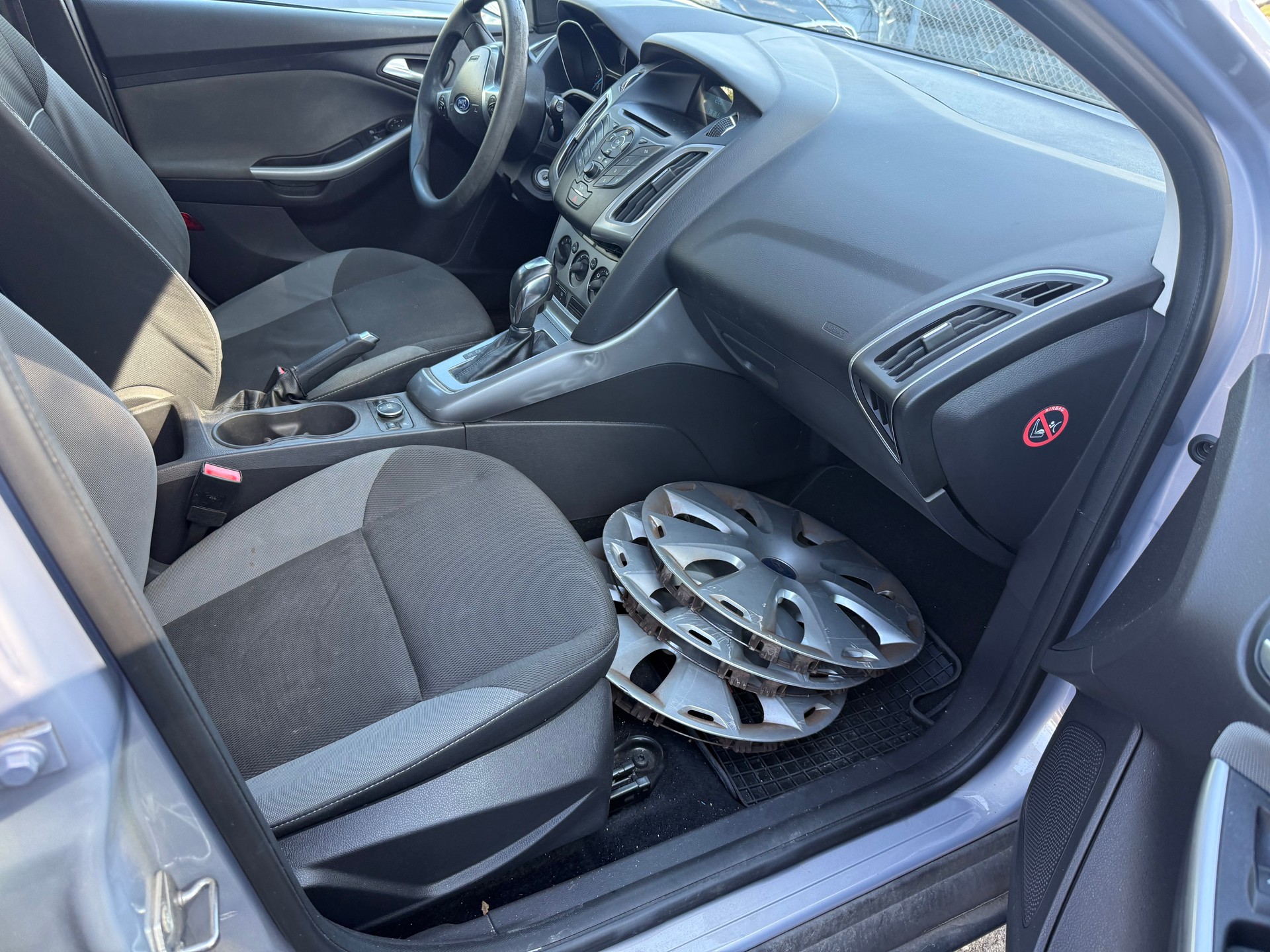 FORD Focus 1.6i VCT Trend PowerShift-image-8