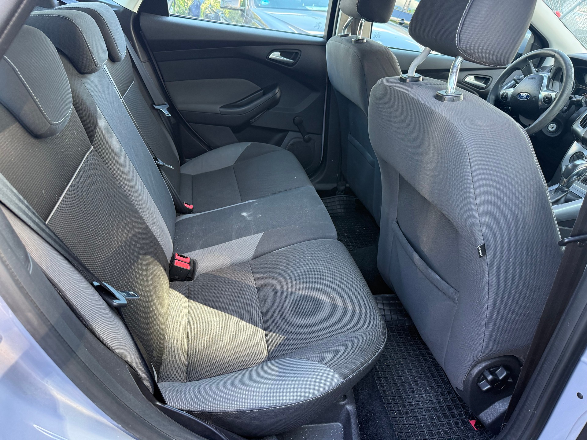FORD Focus 1.6i VCT Trend PowerShift-image-9