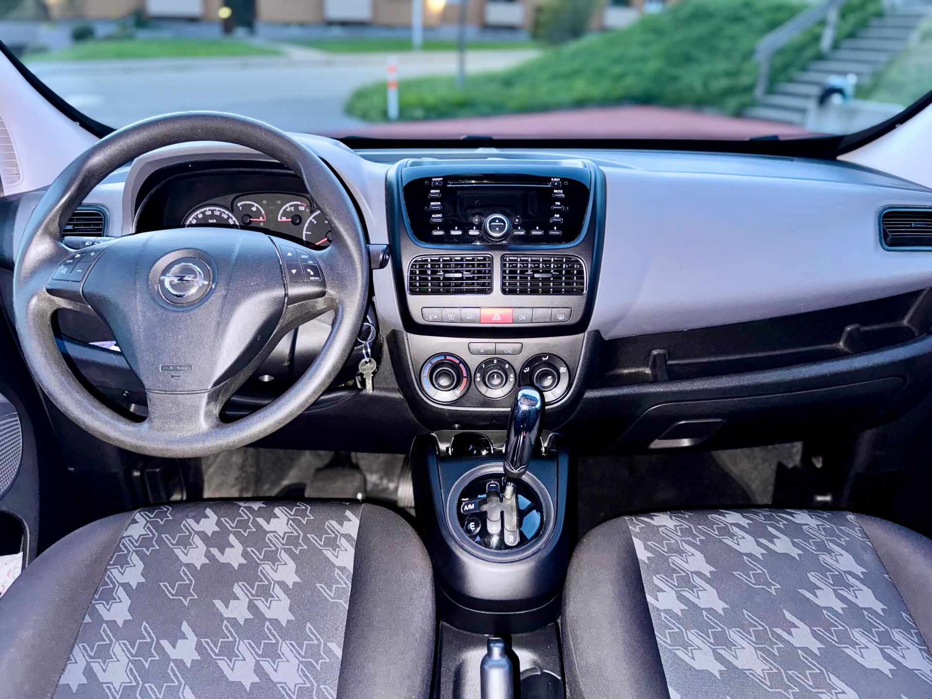 OPEL Combo 1.6 CDTi ecoFLEX Enjoy L1H1 Automatic-image-16
