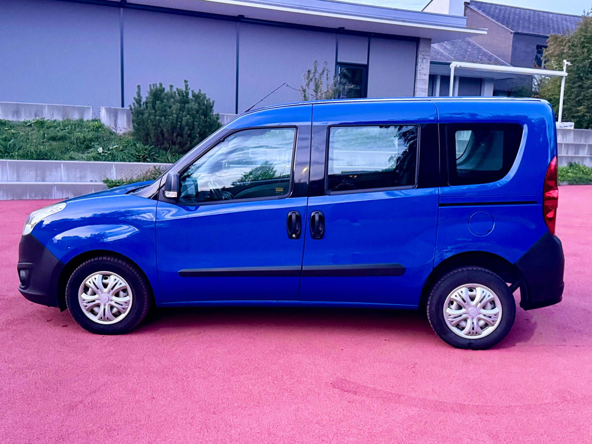 OPEL Combo 1.6 CDTi ecoFLEX Enjoy L1H1 Automatic-image-9