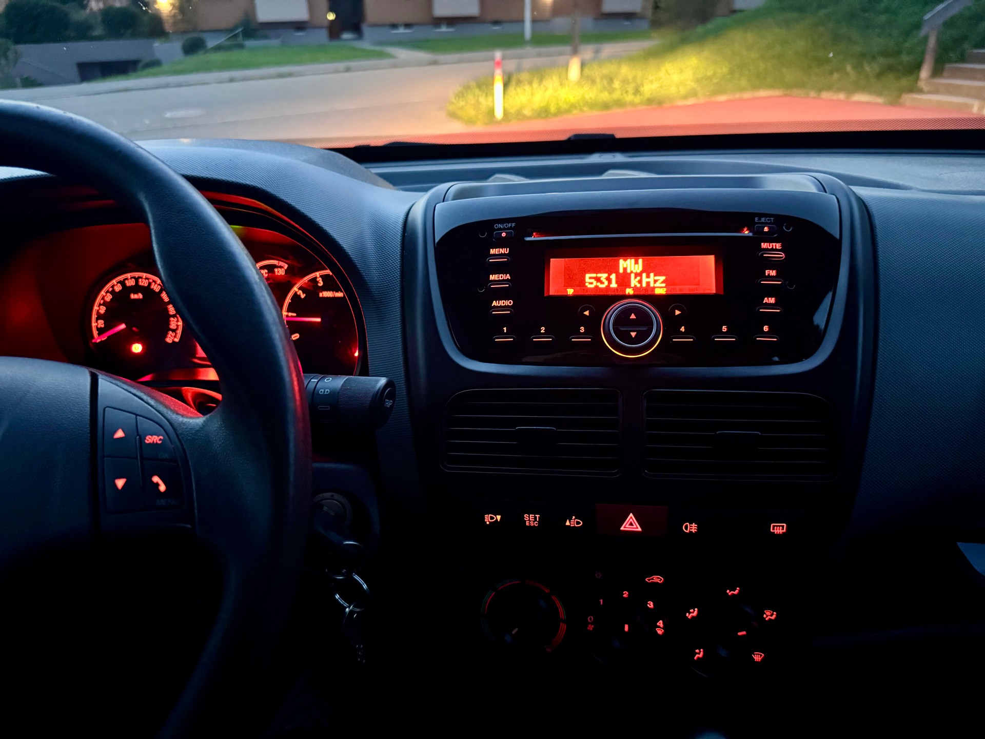 OPEL Combo 1.6 CDTi ecoFLEX Enjoy L1H1 Automatic-image-24