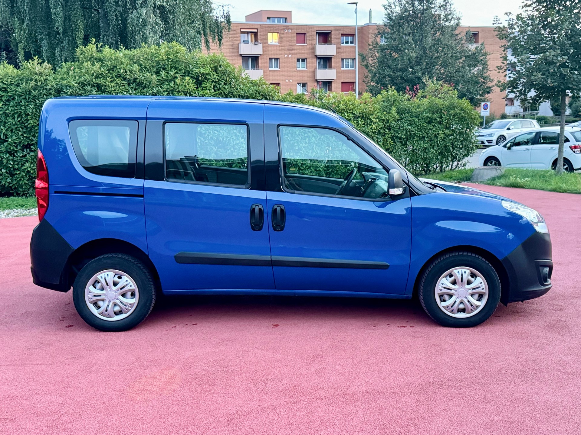 OPEL Combo 1.6 CDTi ecoFLEX Enjoy L1H1 Automatic-image-3