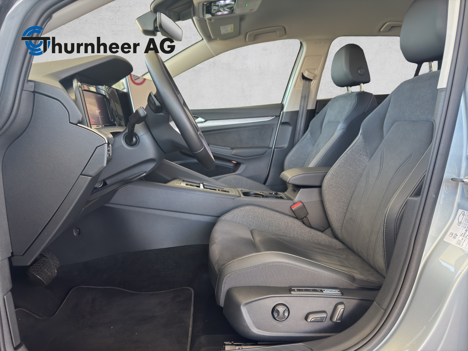 VW Golf 1.5 TSI PHEV Style-image-8