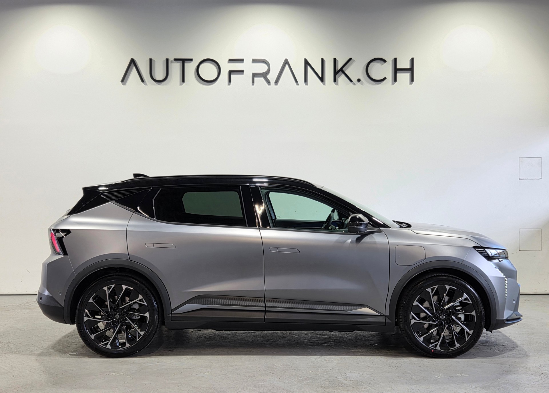 RENAULT Scénic E-Tech esprit Alpine-showroom-element-1