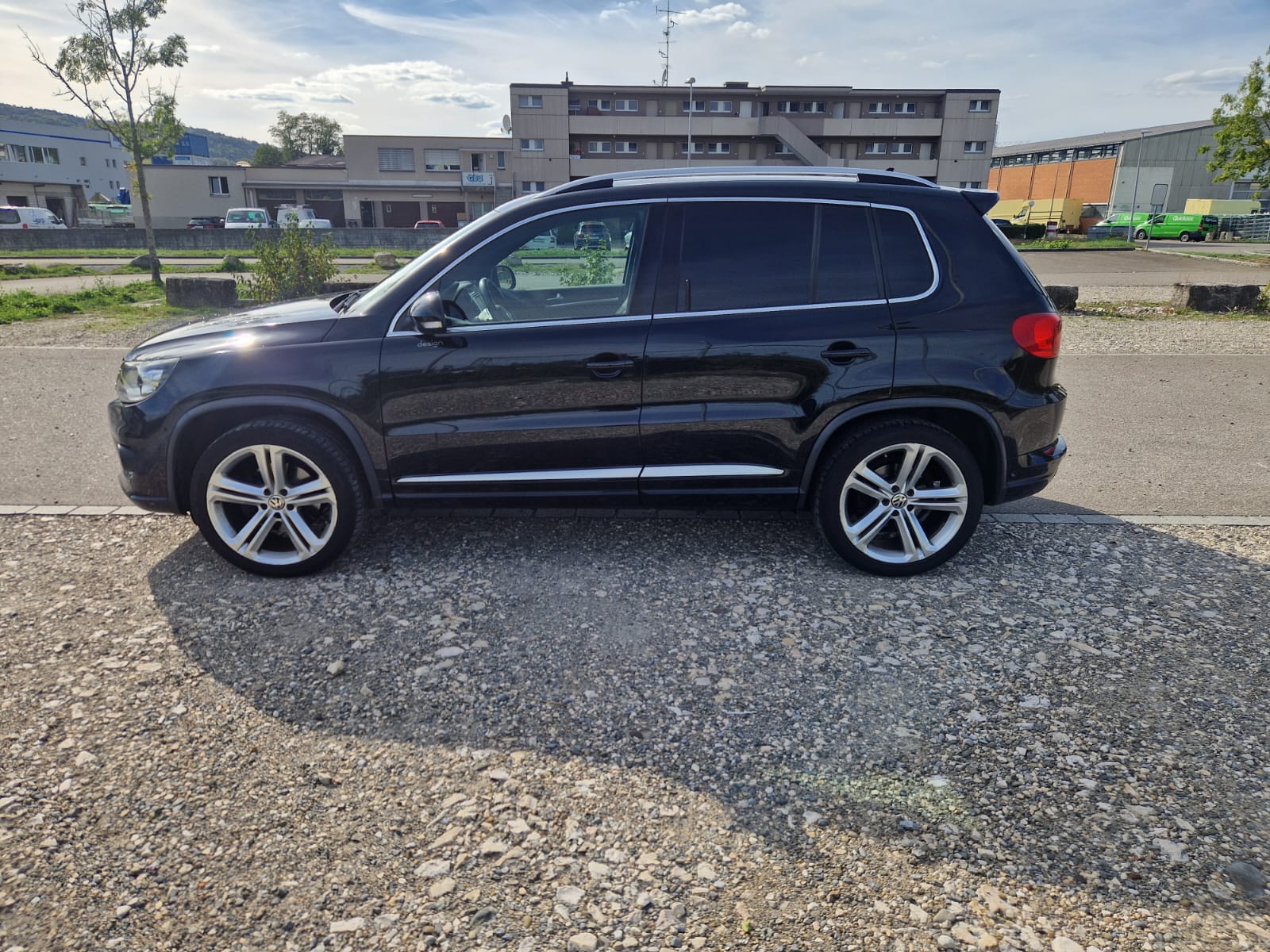VW Tiguan 2.0 TDI BlueMotion Sport&Style 4Motion DSG-image-3