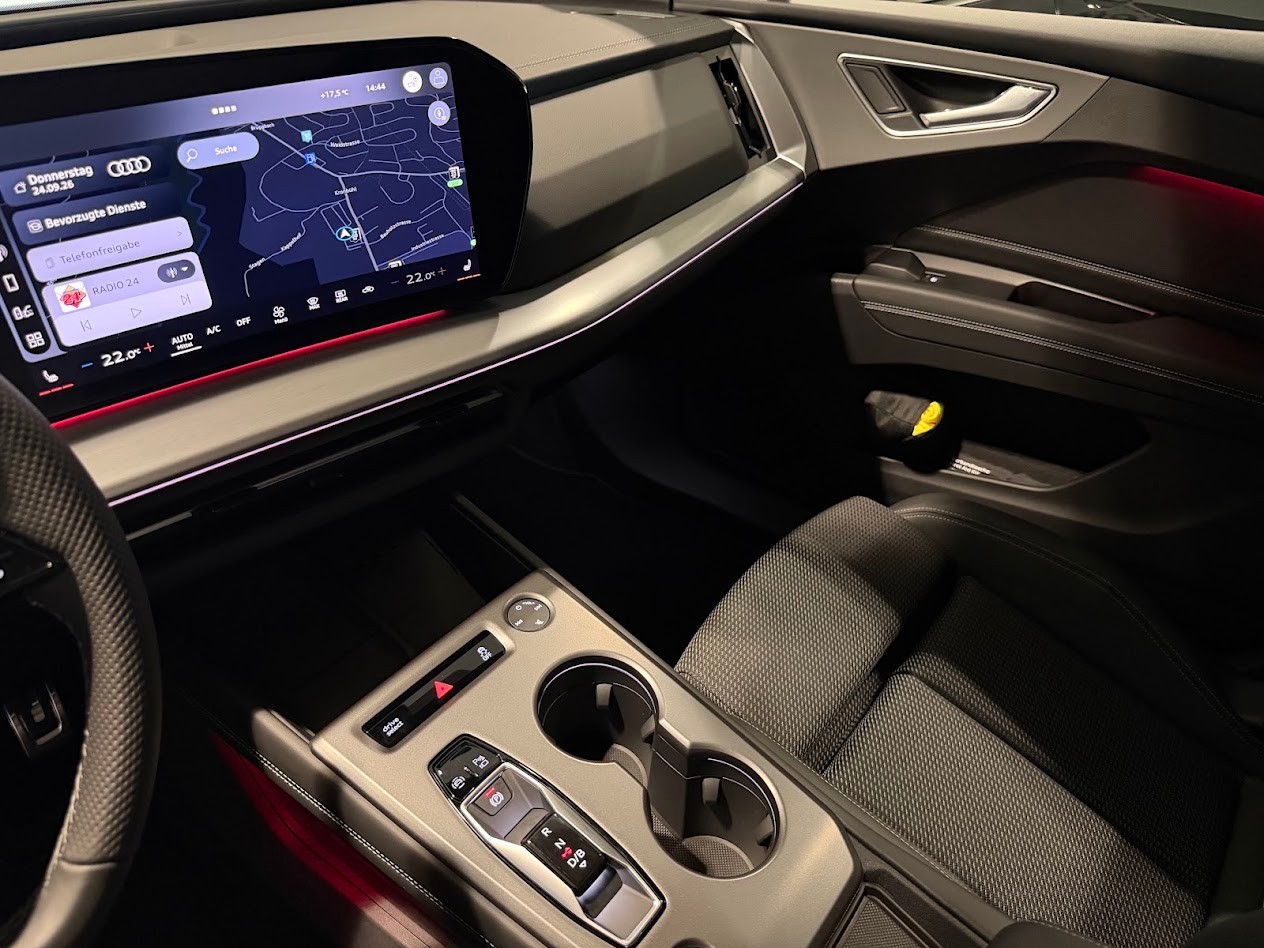 AUDI Q4 e-tron SUV quattro performance Attraction-image-10