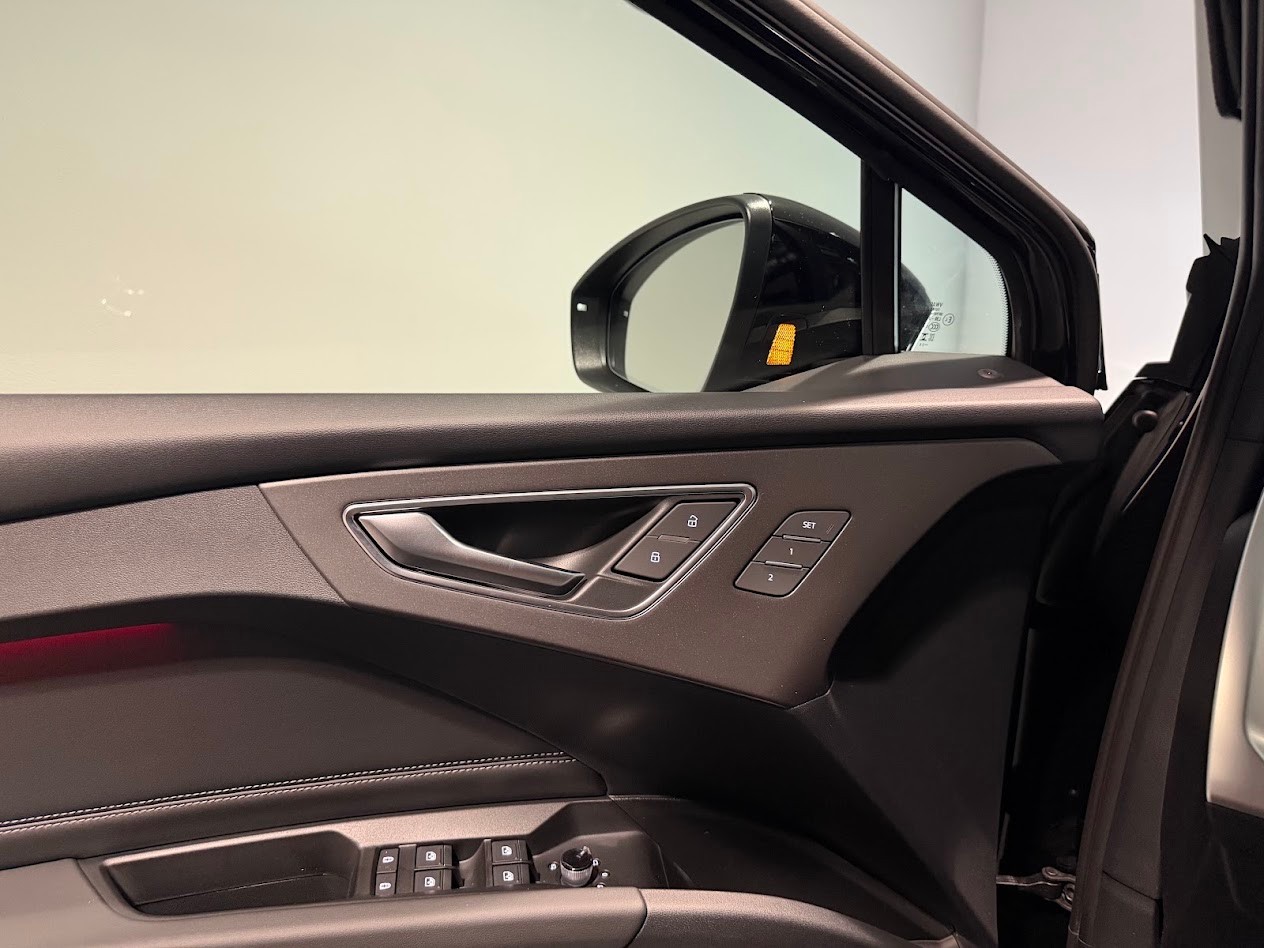 AUDI Q4 e-tron SUV quattro performance Attraction-image-7