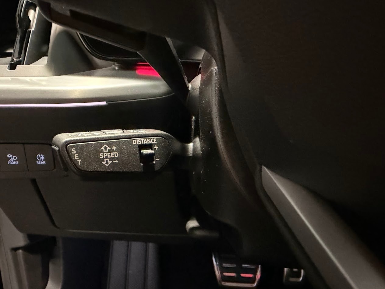 AUDI Q4 e-tron SUV quattro performance Attraction-image-6
