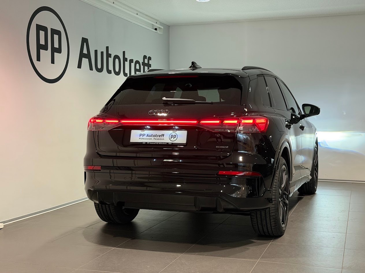 AUDI Q4 e-tron SUV quattro performance Attraction-image-13