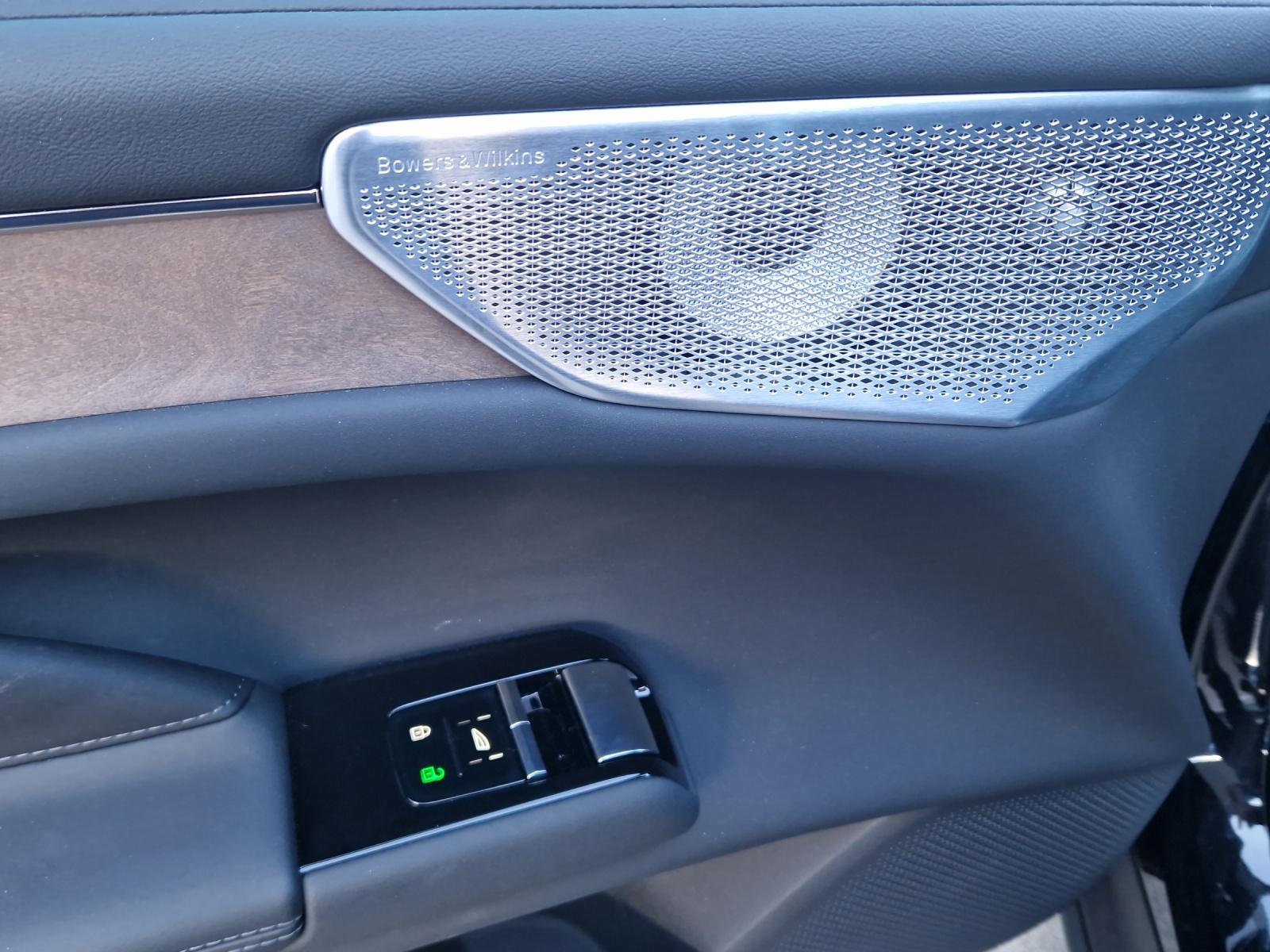 VOLVO ES90 Ultra-image-9