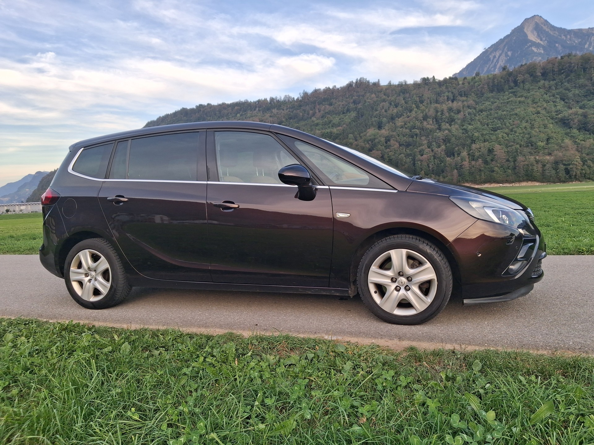 OPEL Zafira Tourer 1.6i 16V Turbo Active Ed. Aut.-image-3