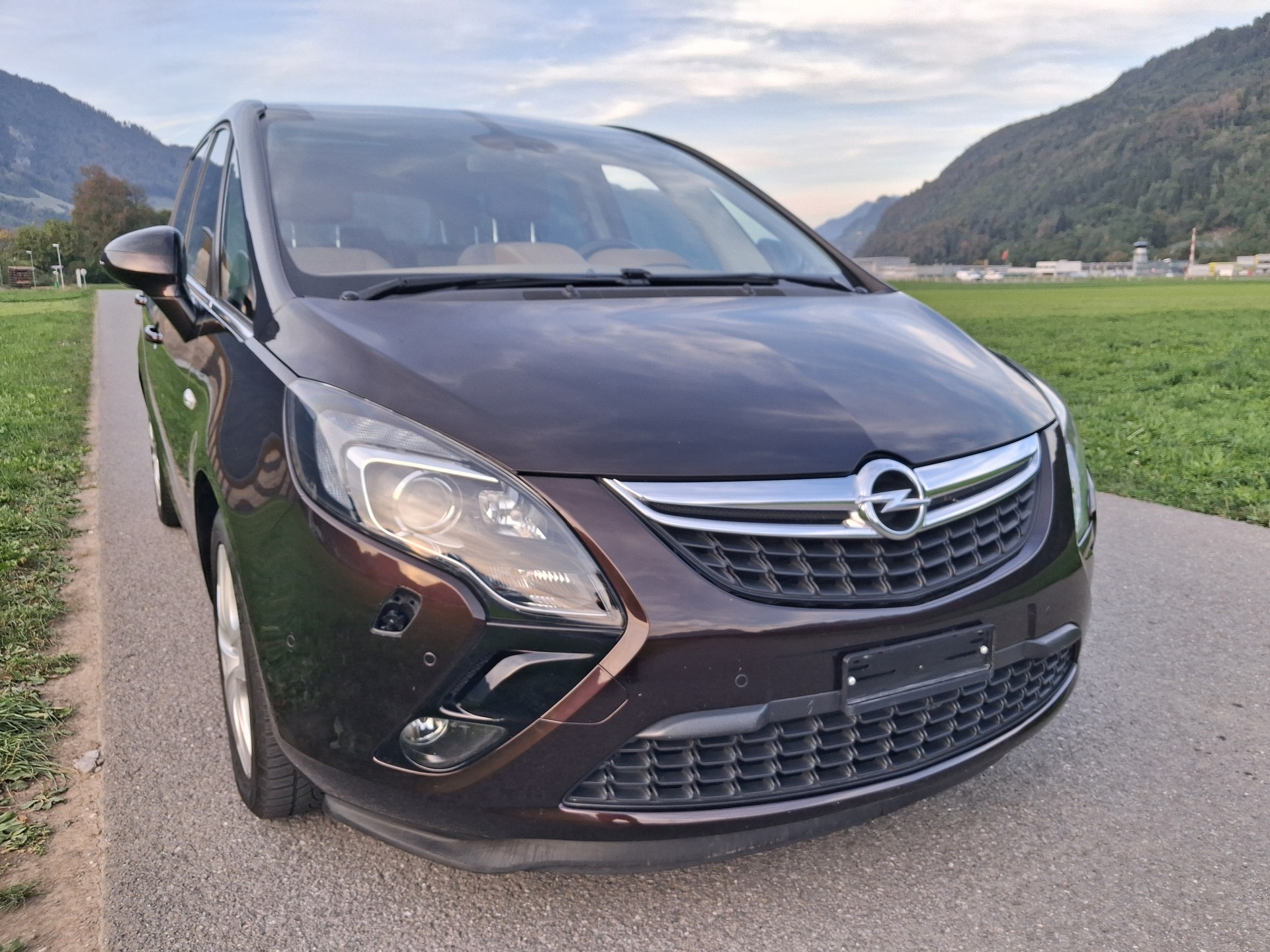 OPEL Zafira Tourer 1.6i 16V Turbo Active Ed. Aut.-image-2