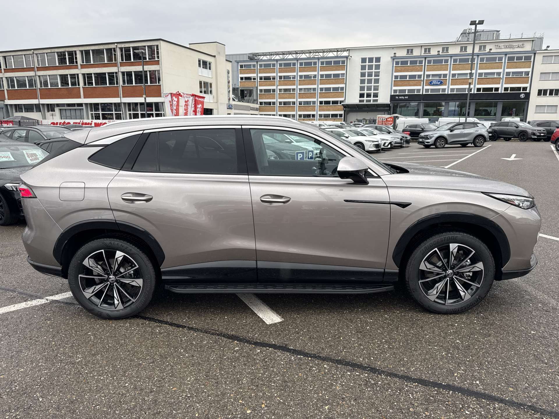 MG HS 1.5 T PHEV Comfort 272PS Automat-image-10