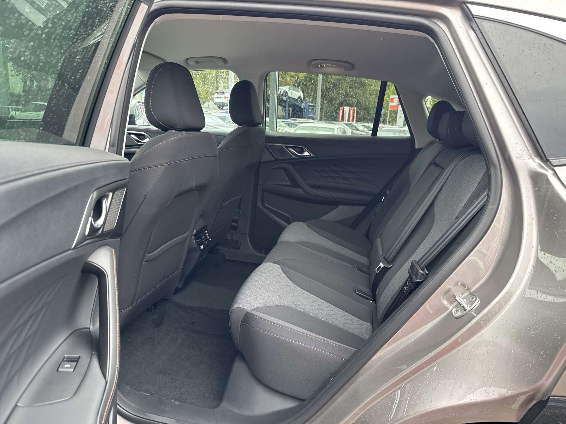 MG HS 1.5 T PHEV Comfort 272PS Automat-image-6
