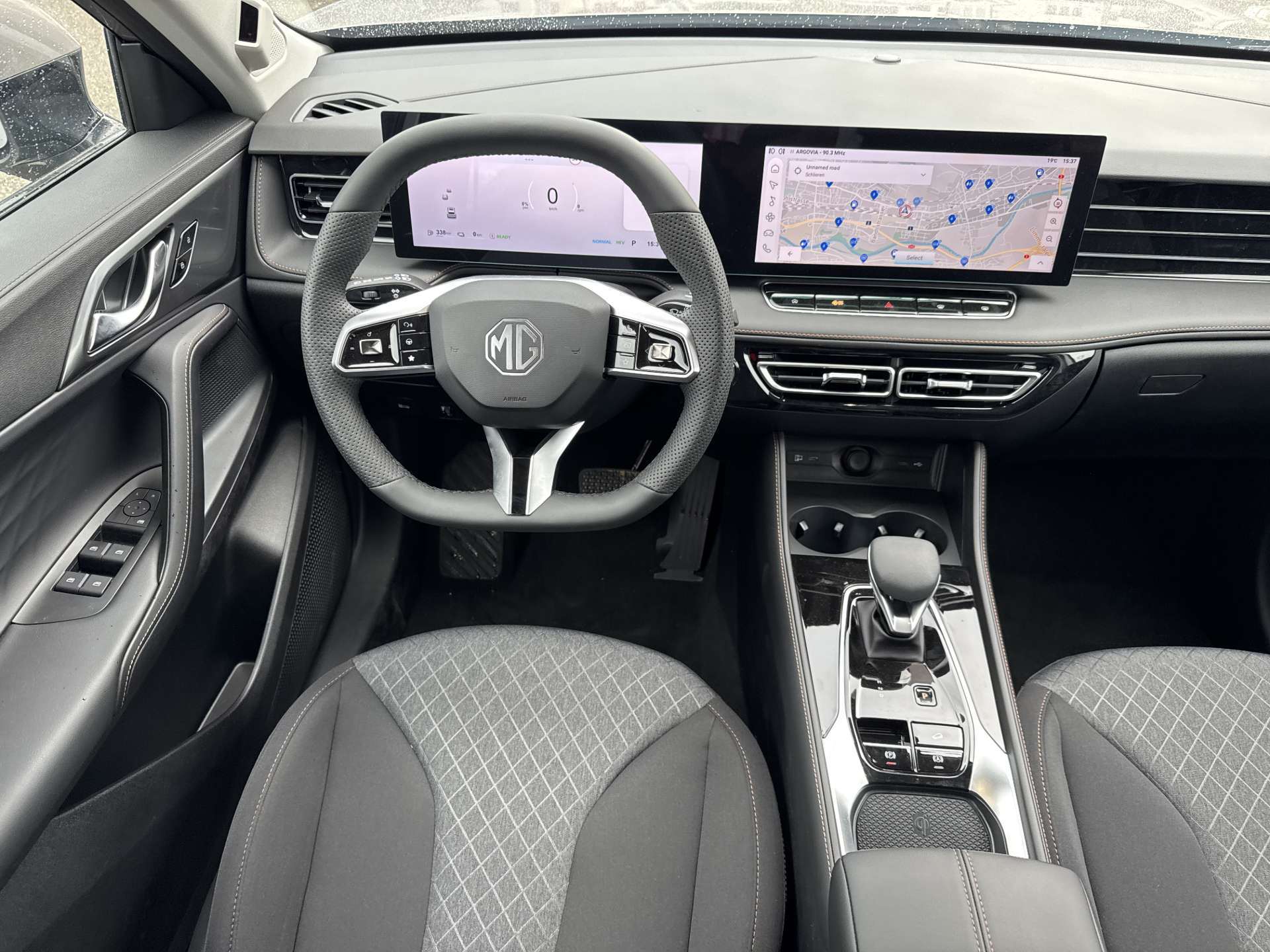 MG HS 1.5 T PHEV Comfort 272PS Automat-image-4