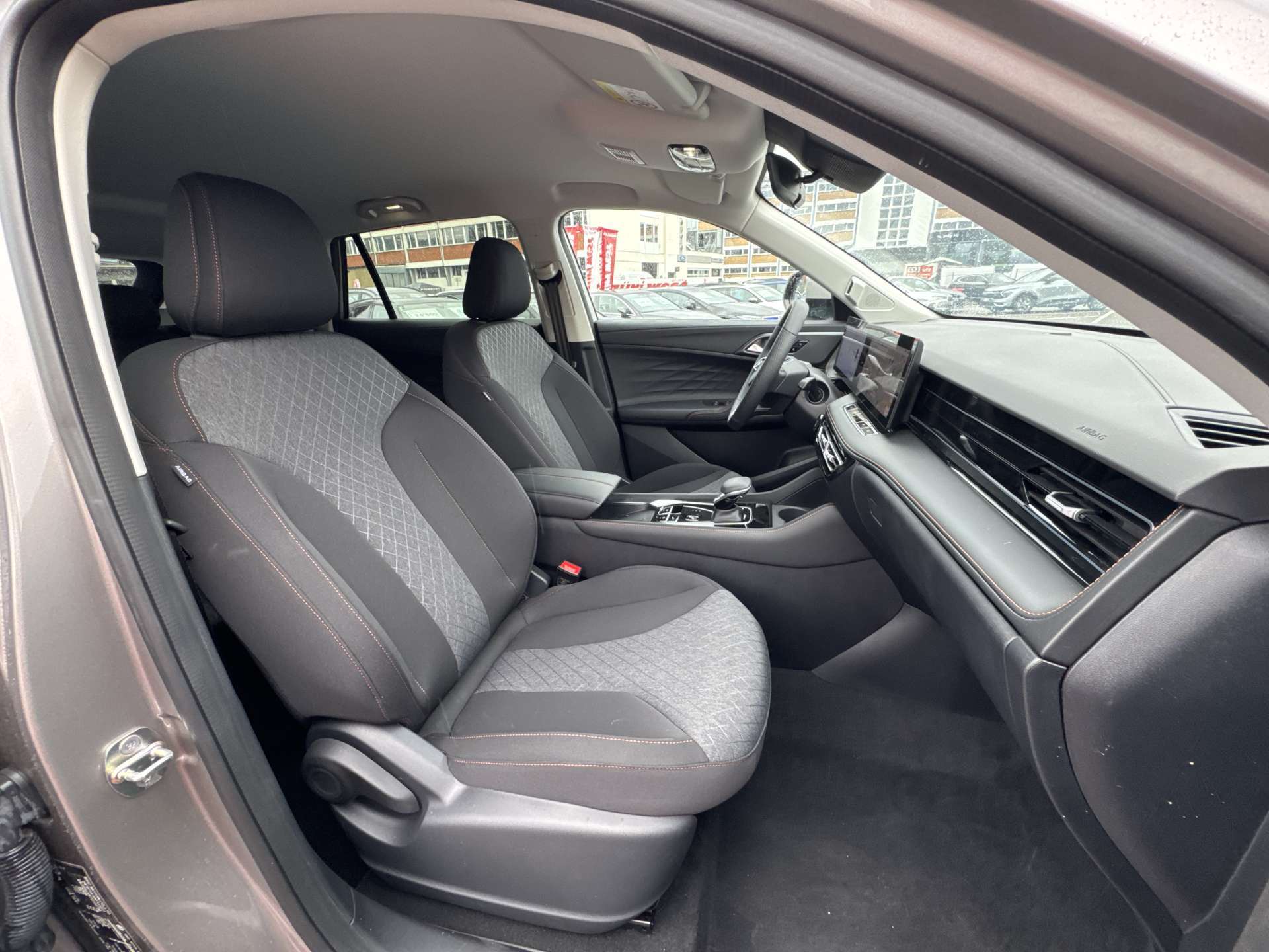 MG HS 1.5 T PHEV Comfort 272PS Automat-image-12