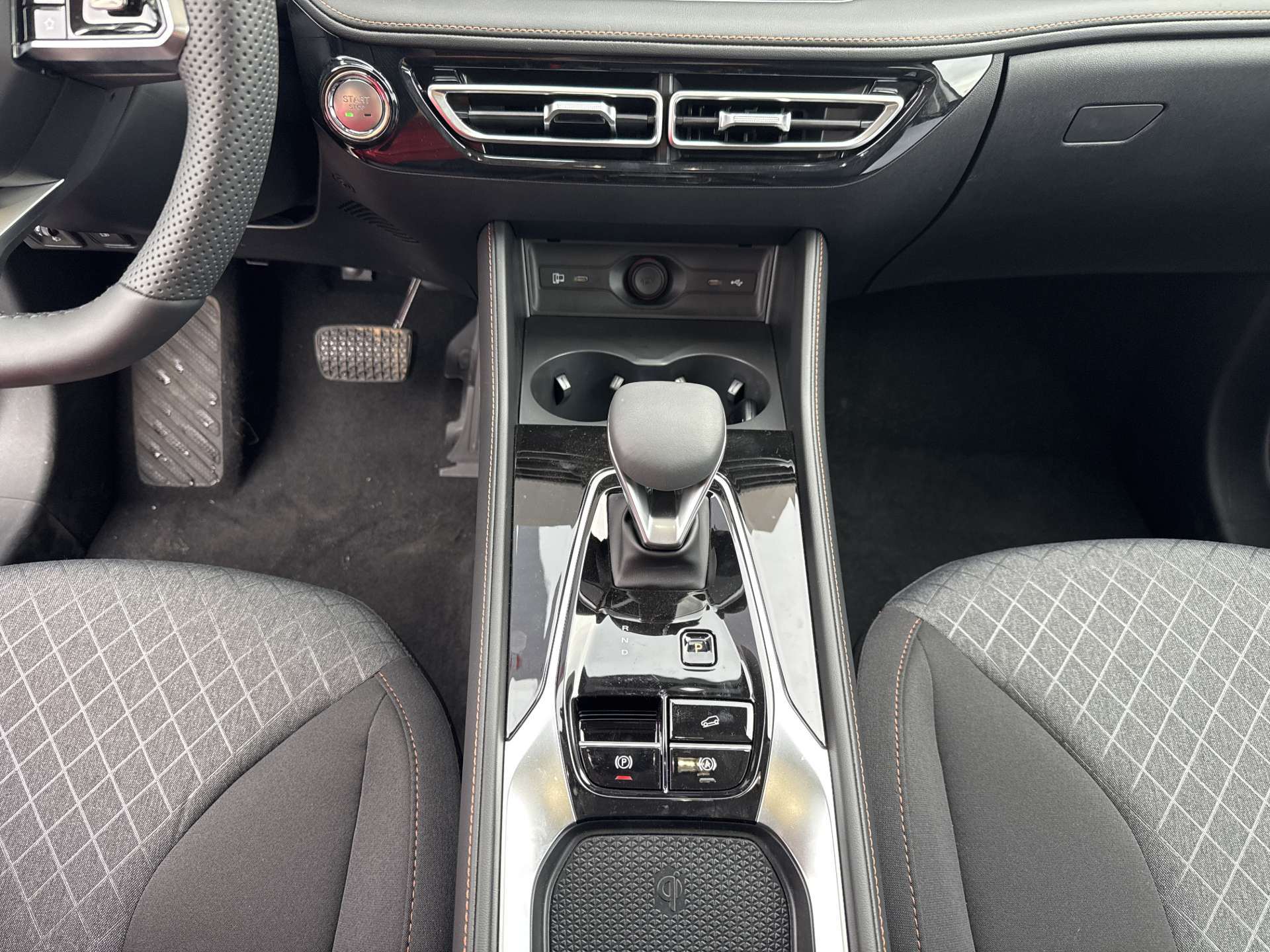 MG HS 1.5 T PHEV Comfort 272PS Automat-image-11