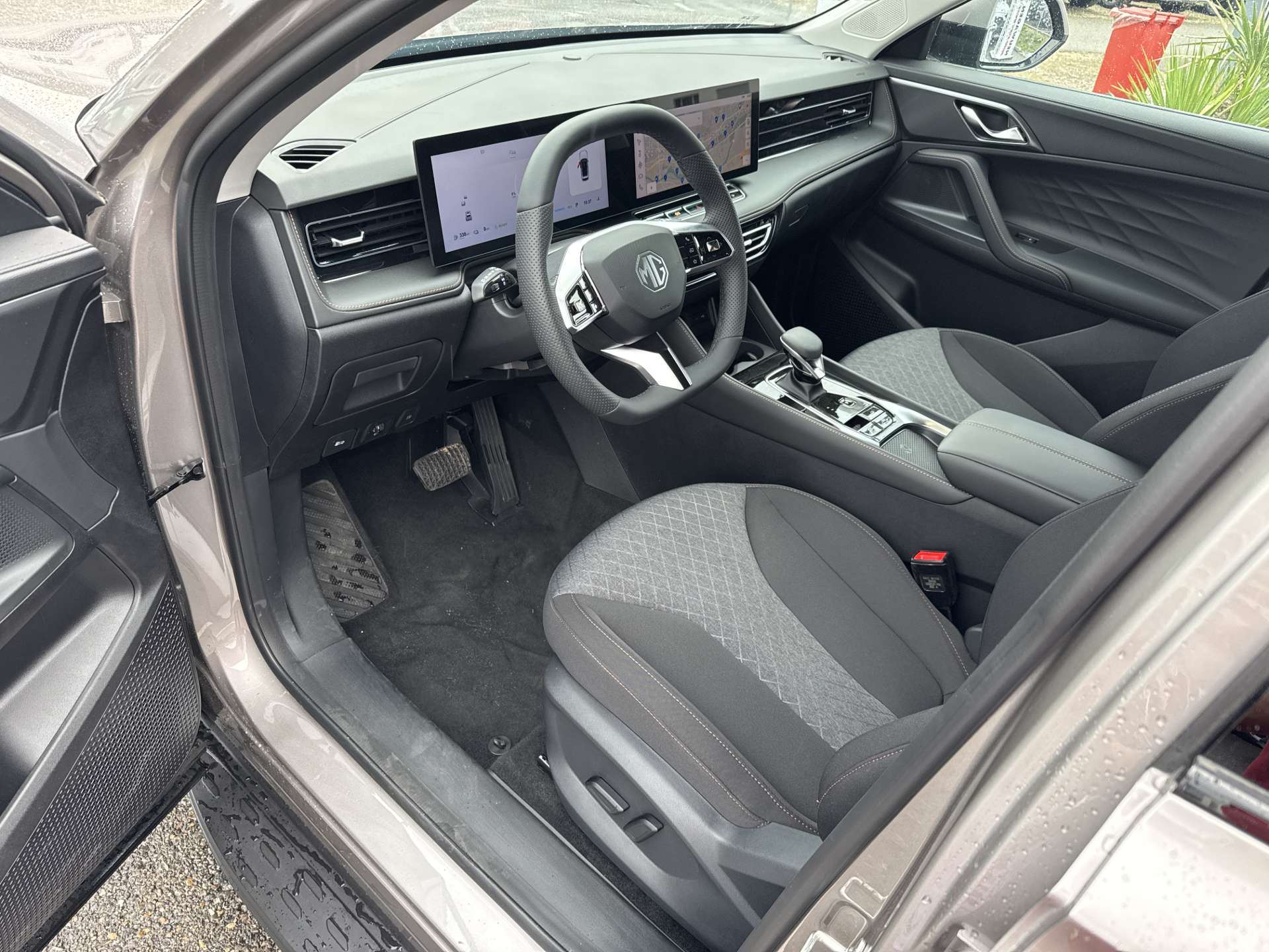 MG HS 1.5 T PHEV Comfort 272PS Automat-image-5